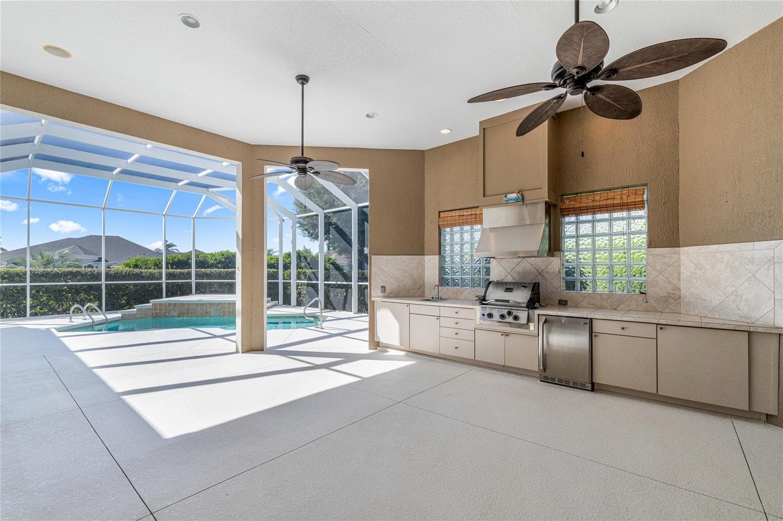 Outdoor kitchen. - 1126 MIONA SHORES DR, THE VILLAGES