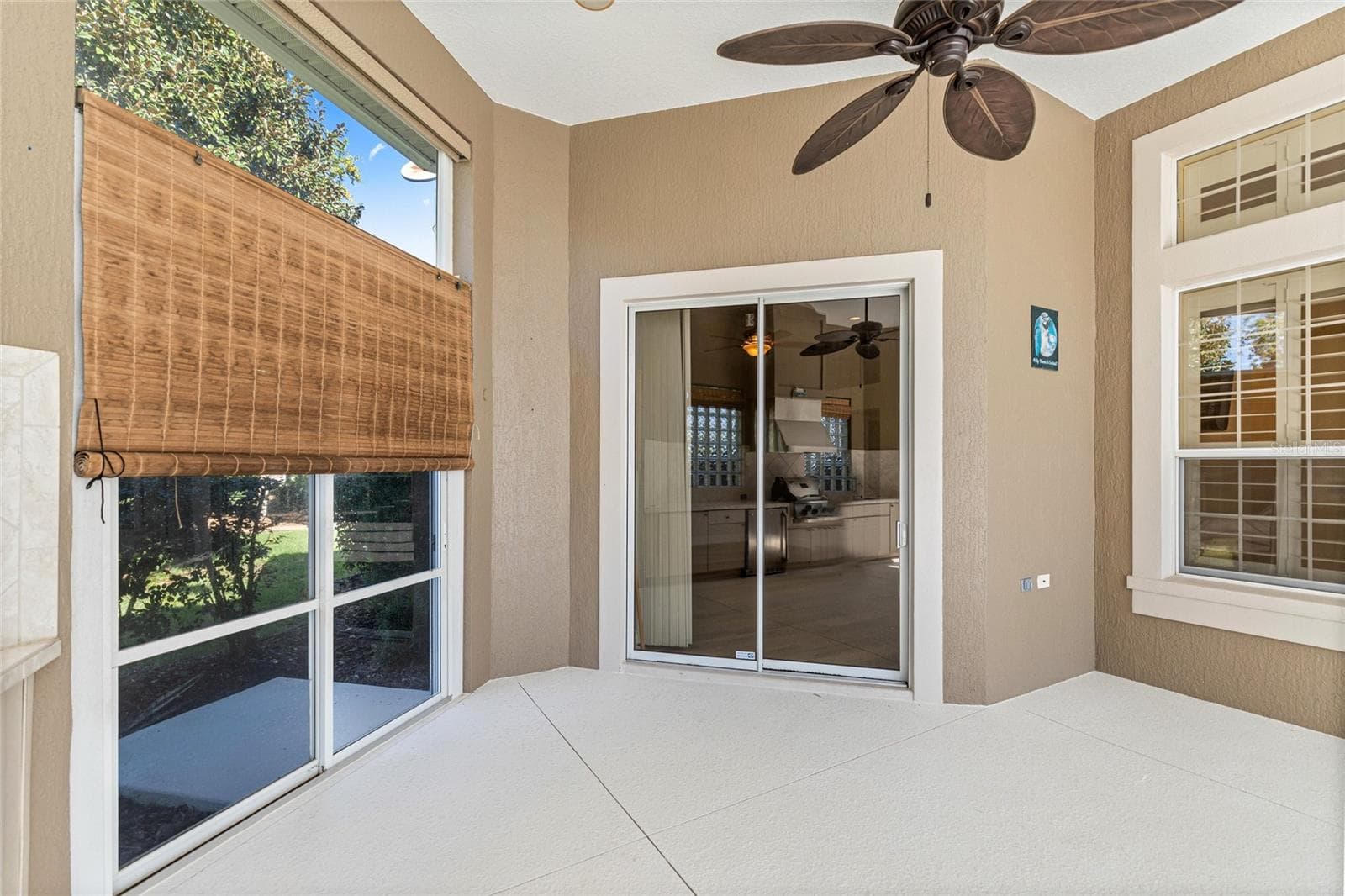 Outdoor living and entertaining area. - 1126 MIONA SHORES DR, THE VILLAGES