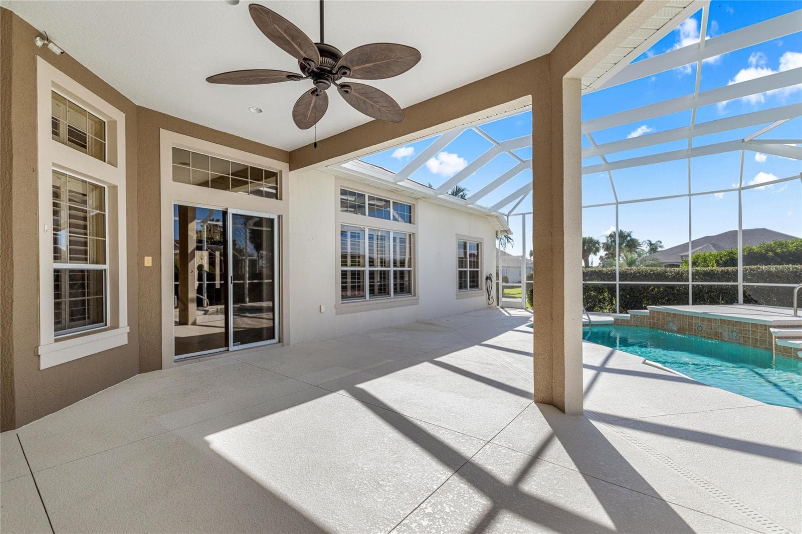 Outdoor living and entertaining area. - 1126 MIONA SHORES DR, THE VILLAGES