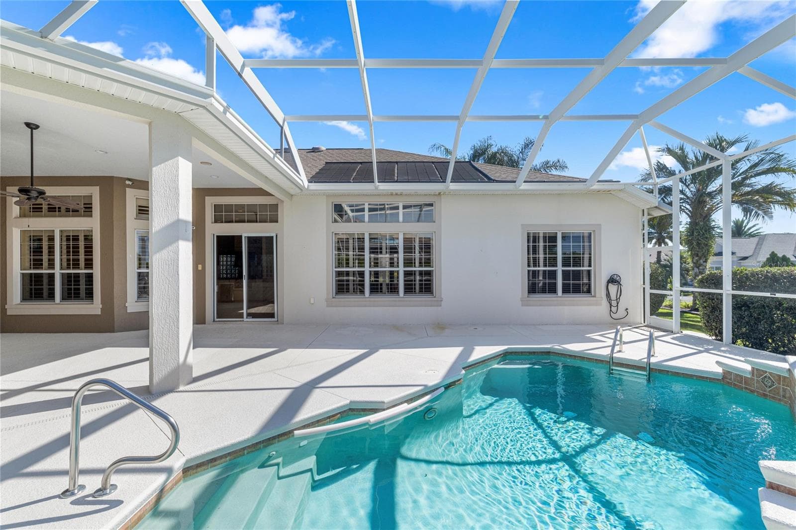 Salt water pool with Miona shore lake view. - 1126 MIONA SHORES DR, THE VILLAGES
