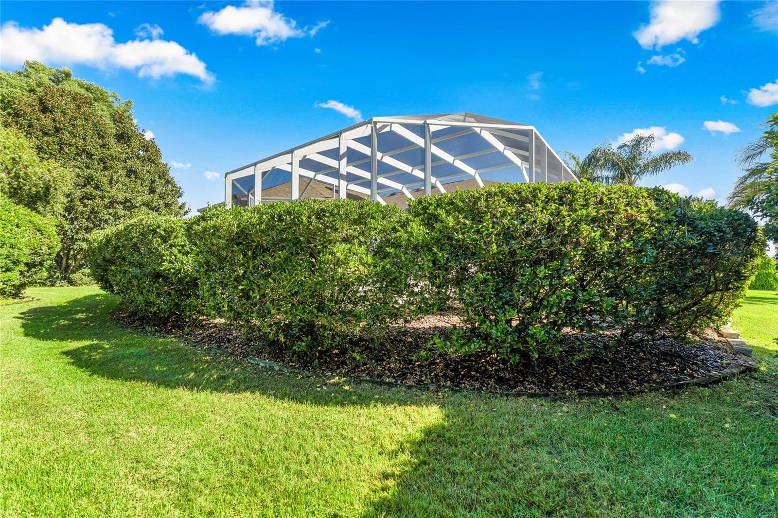 Enhanced landscape lighting. - 1126 MIONA SHORES DR, THE VILLAGES