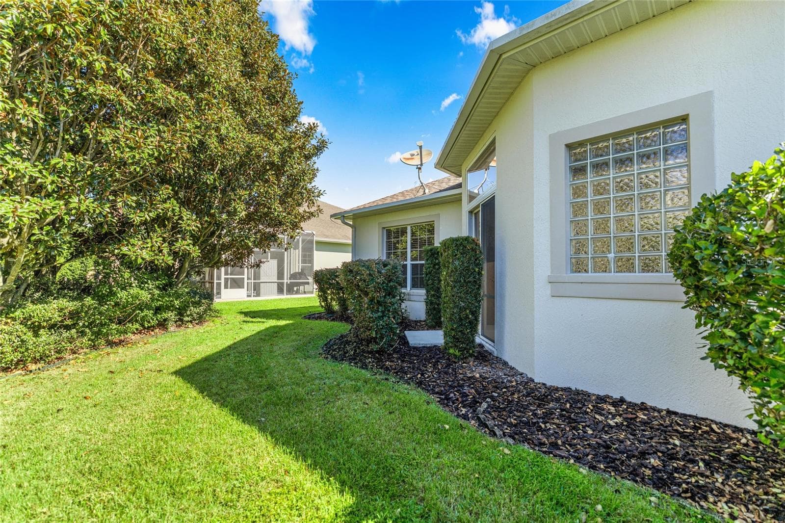 Enhanced landscape lighting. - 1126 MIONA SHORES DR, THE VILLAGES