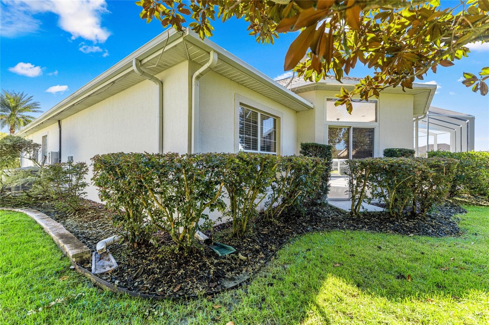 Enhanced landscape lighting. - 1126 MIONA SHORES DR, THE VILLAGES