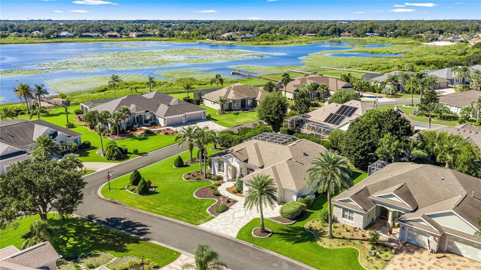 ST. CHARLES PREMIER POOL HOME CORNER. - 1126 MIONA SHORES DR, THE VILLAGES