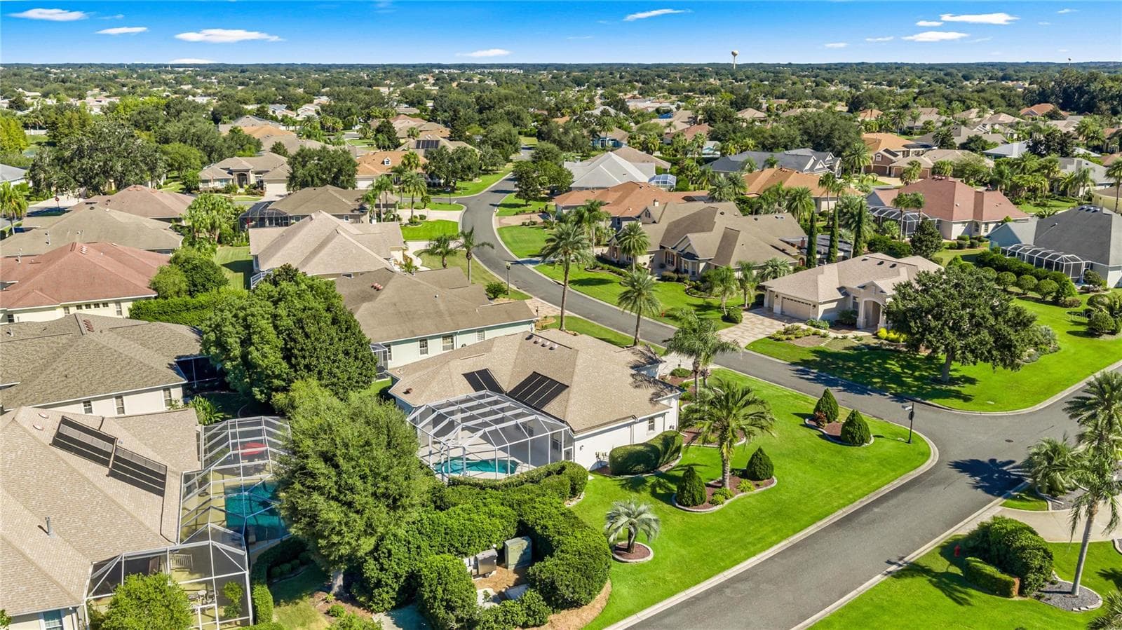 ST. CHARLES PREMIER POOL HOME CORNER. - 1126 MIONA SHORES DR, THE VILLAGES