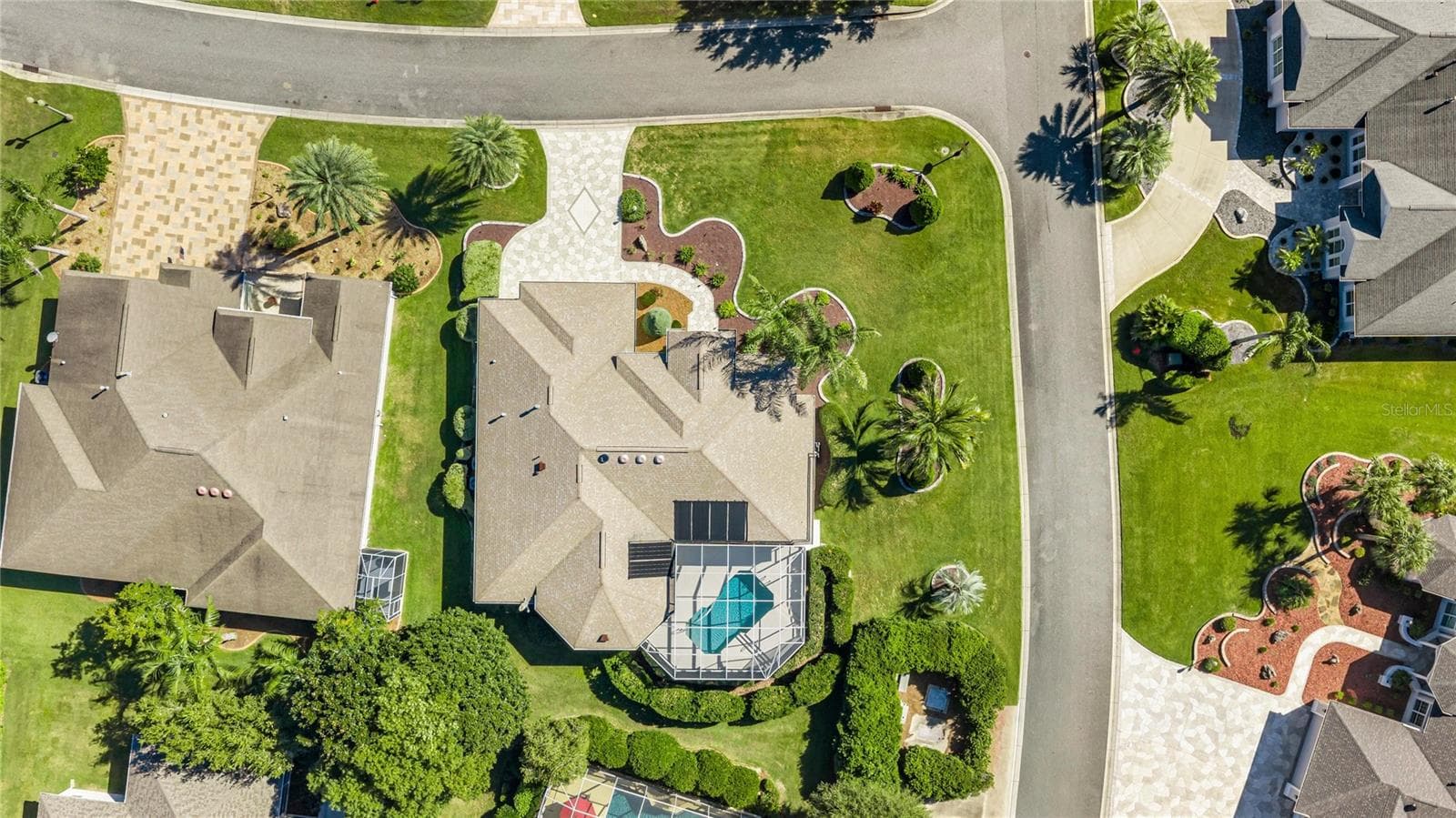 ST. CHARLES PREMIER POOL HOME CORNER. - 1126 MIONA SHORES DR, THE VILLAGES