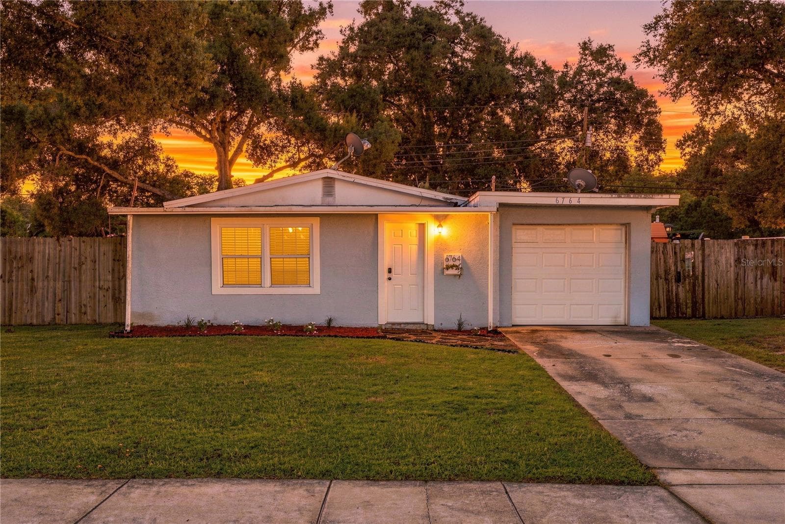 Neighborhood sidewalk - 6764 80TH AVE N, PINELLAS PARK