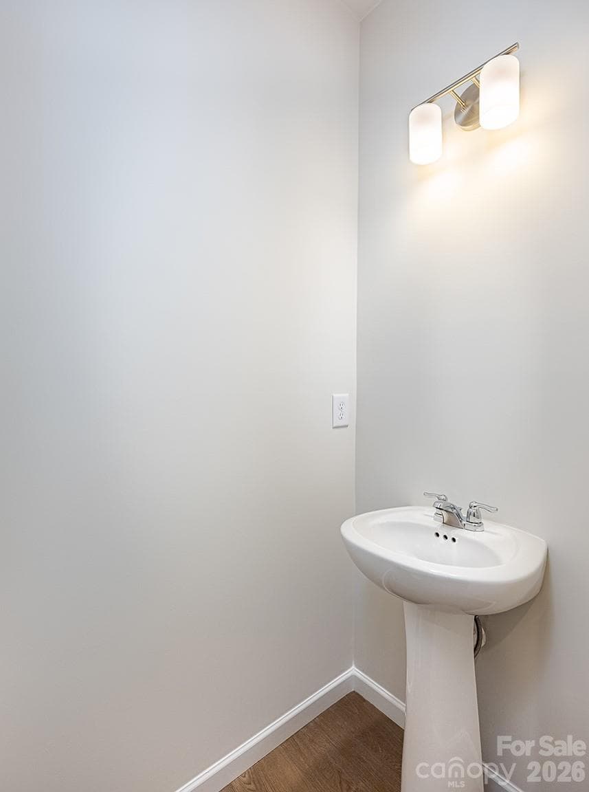 Powder bath - 2535 Ruby Dixon Crossing Drive, Gastonia