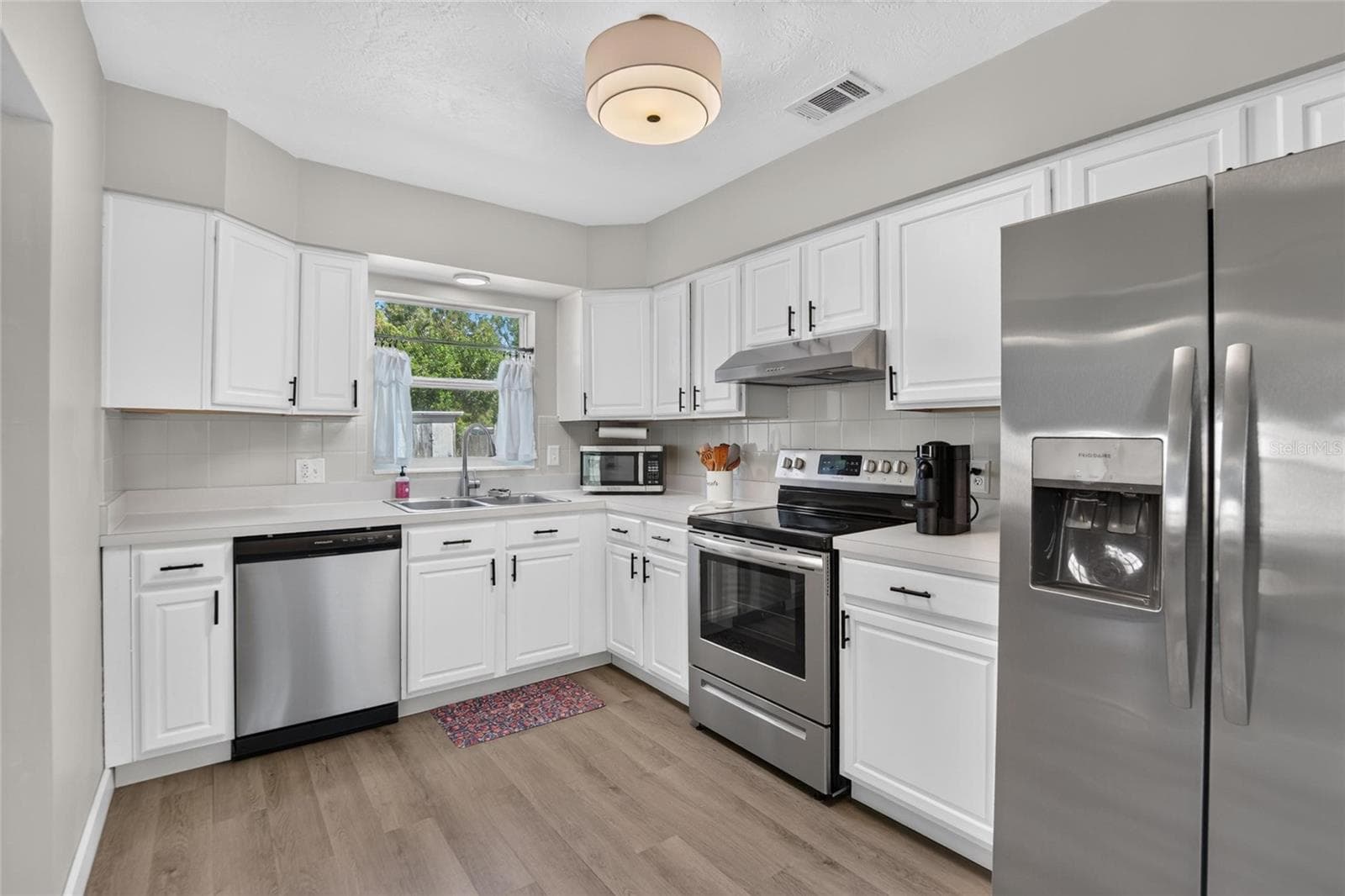 Single Family Residence at 835 54TH AVE N, ST PETERSBURG, photo 11 of 34