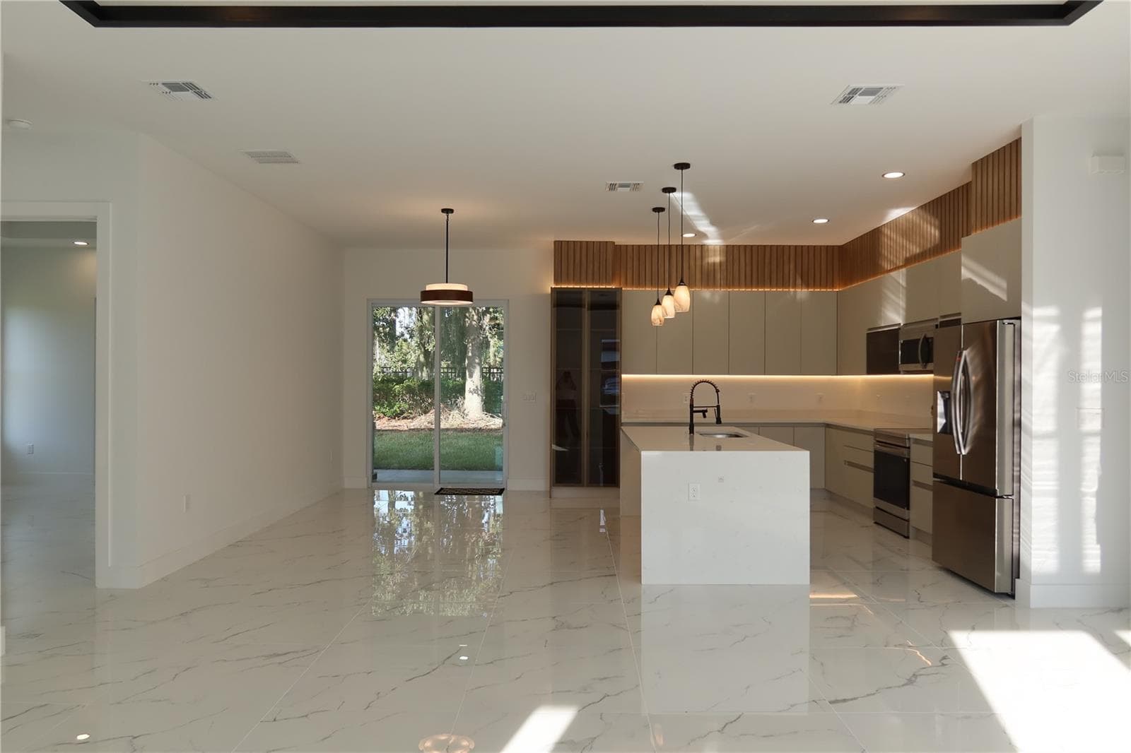Living room + kitchen - 151 BLAZING STAR AVE, LAKE ALFRED