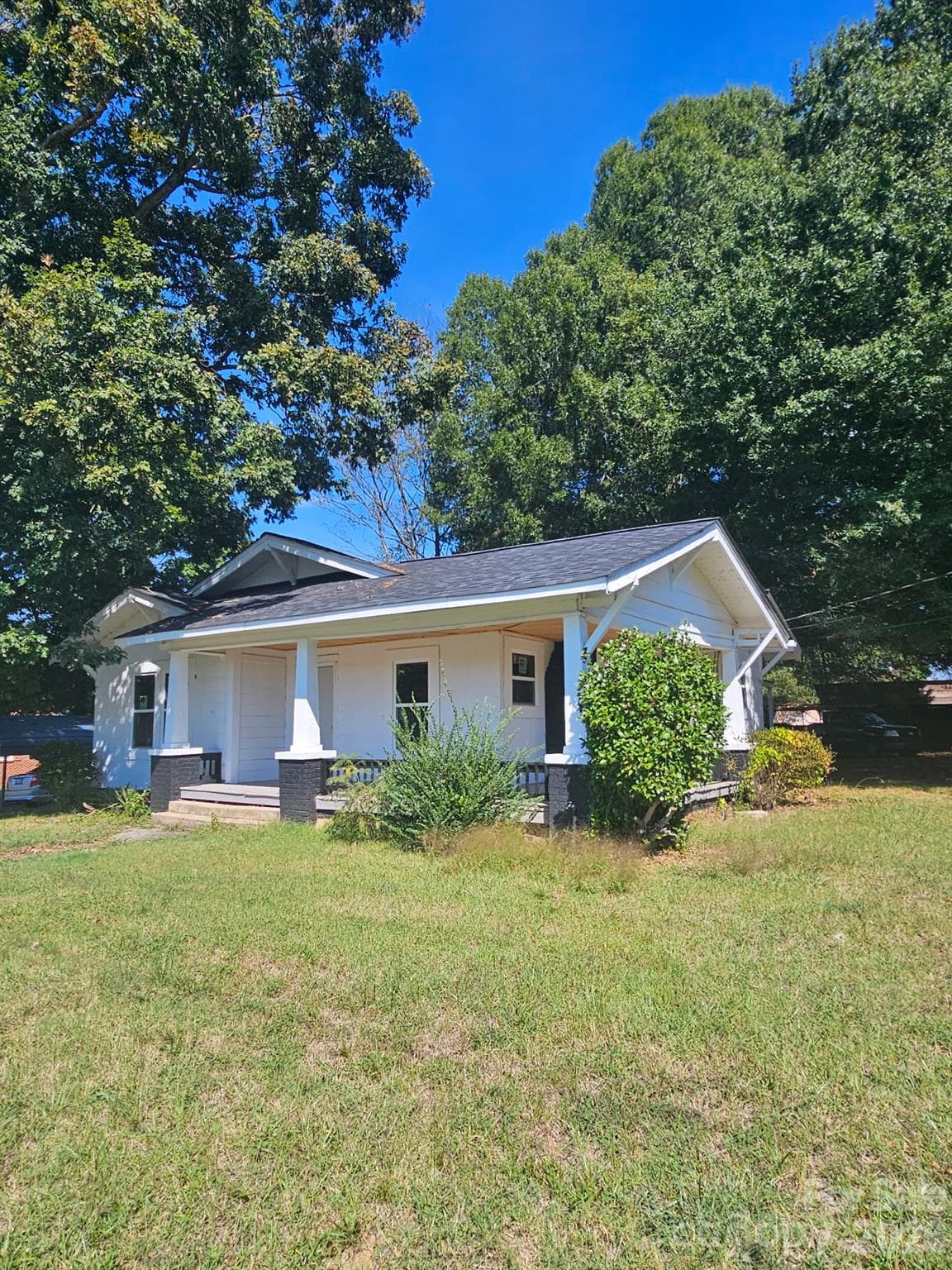 Single Family Residence at 1313 E Maiden Road, Maiden, photo 2 of 20