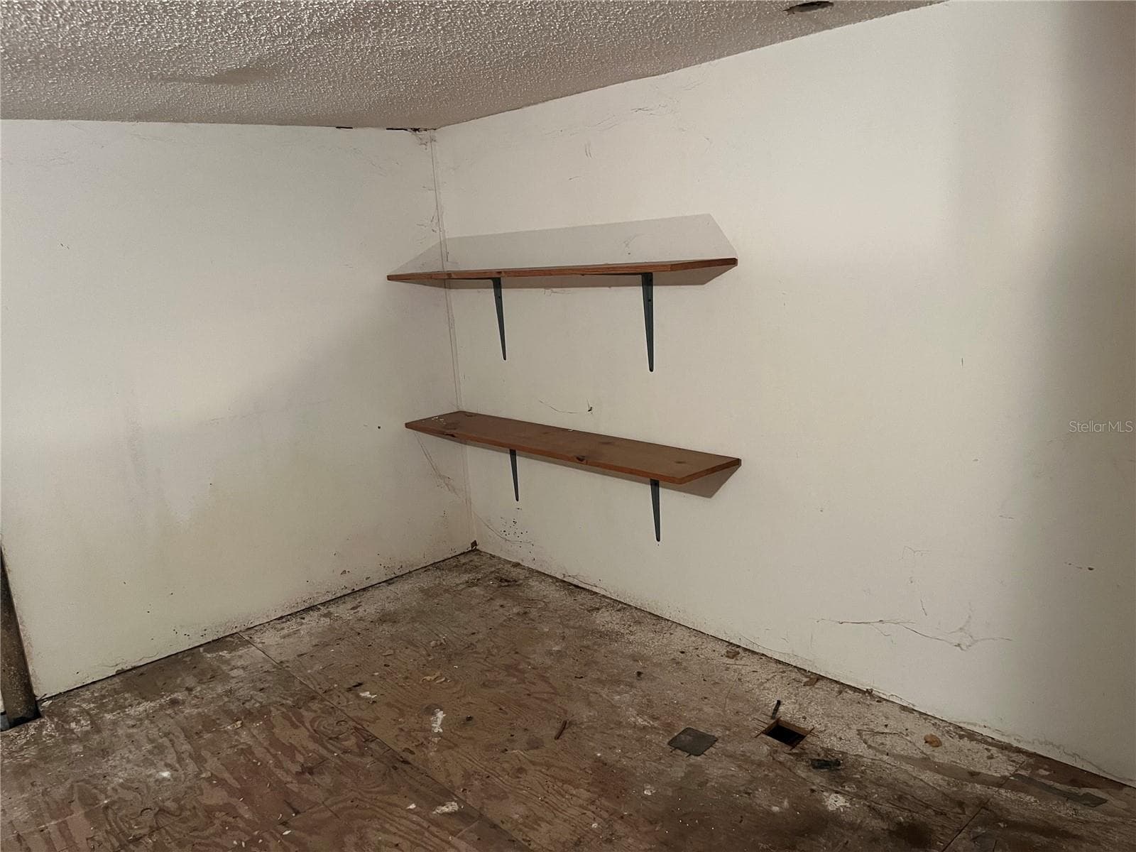 Finished, Full Height, Attic Space - 942 N BENEVA RD #V28, SARASOTA