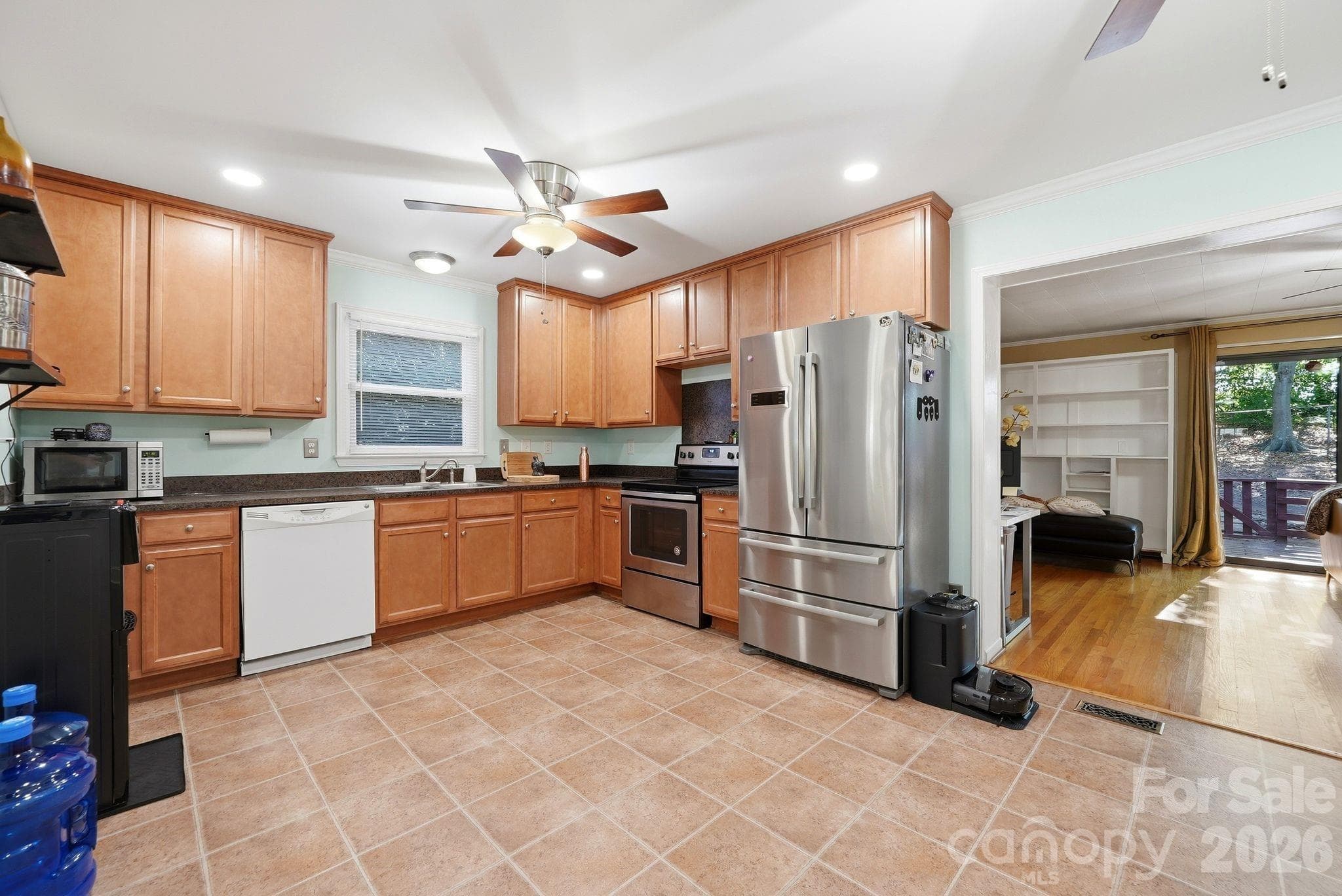 Single Family Residence at 1524 Lanewood Place, Charlotte, photo 8 of 41