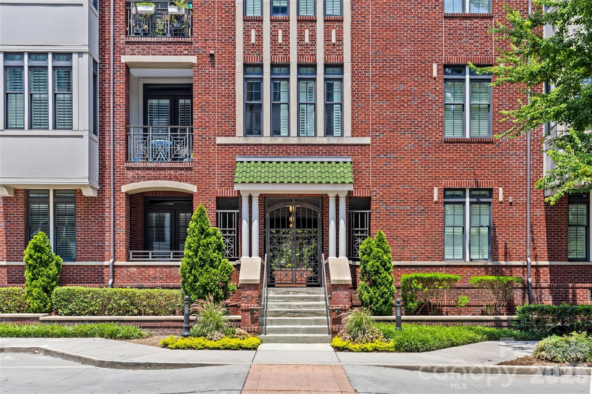 2810 Selwyn Avenue
