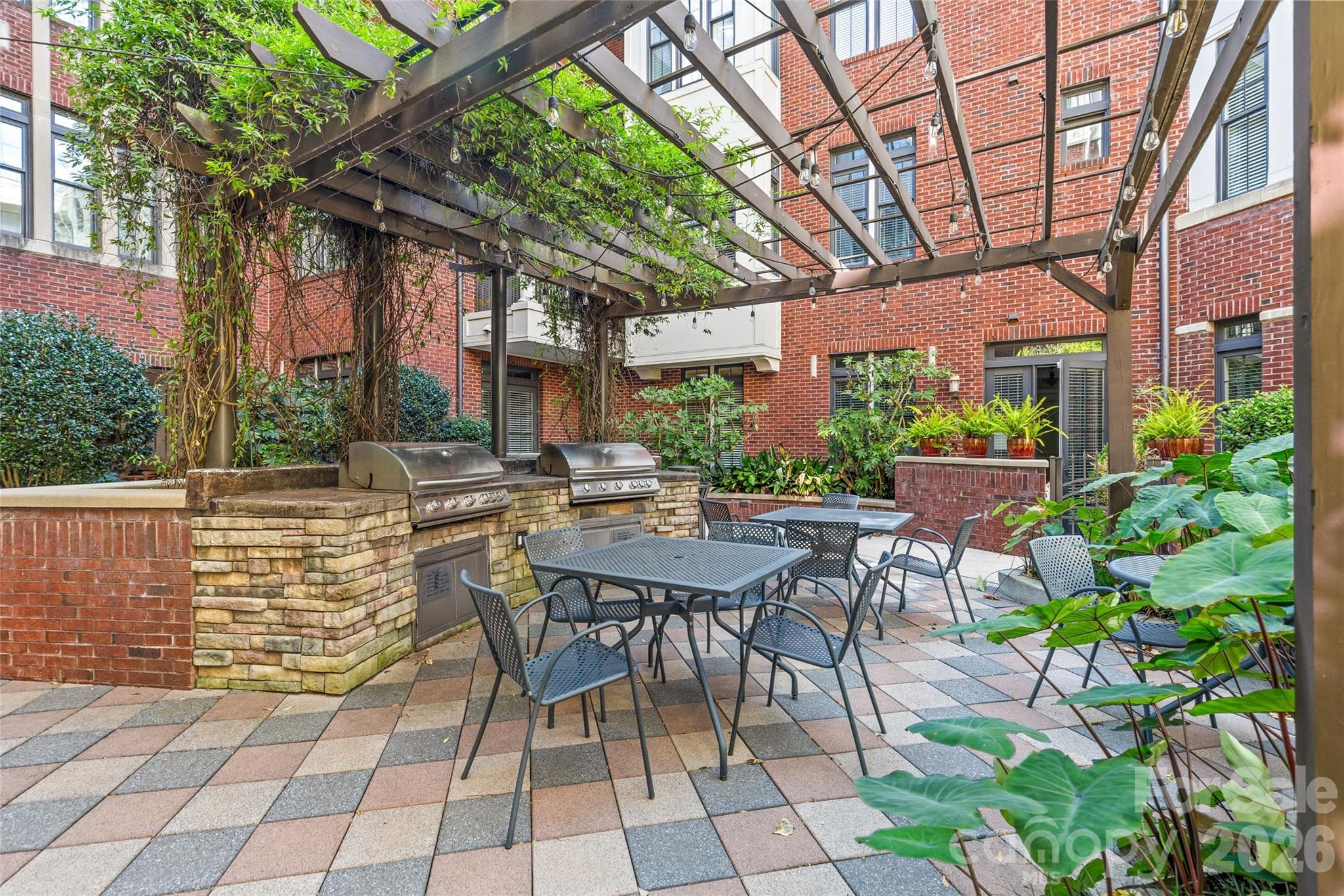 Condominium at 2810 Selwyn Avenue, Charlotte, photo 34 of 48