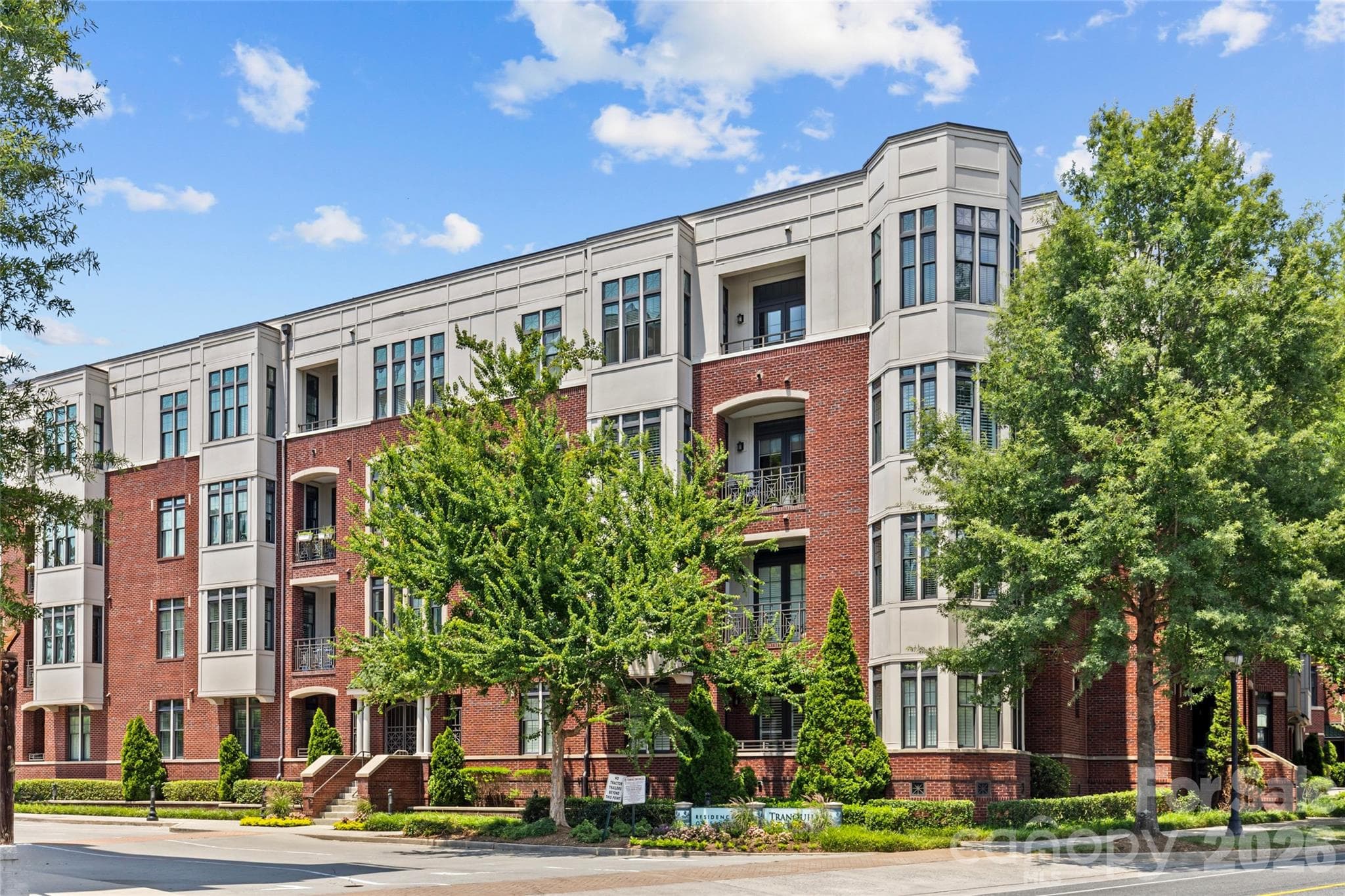 Condominium at 2810 Selwyn Avenue, Charlotte, photo 47 of 48