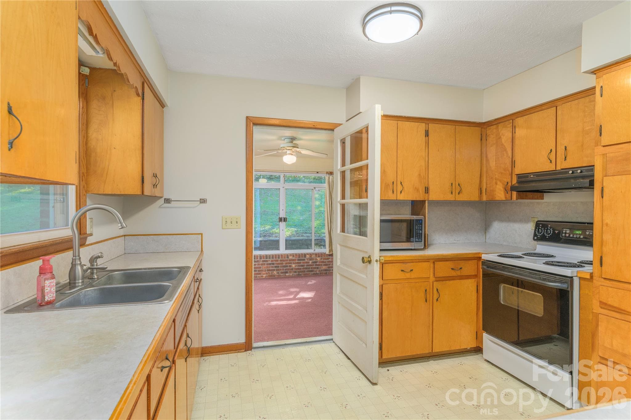 Single Family Residence at 2882 Butler Bridge Road, Mills River, photo 8 of 27