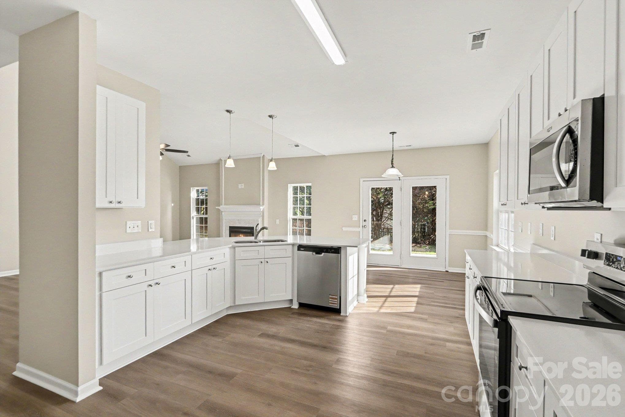 Single Family Residence at 6820 Sweetfield Drive, Huntersville, photo 6 of 17
