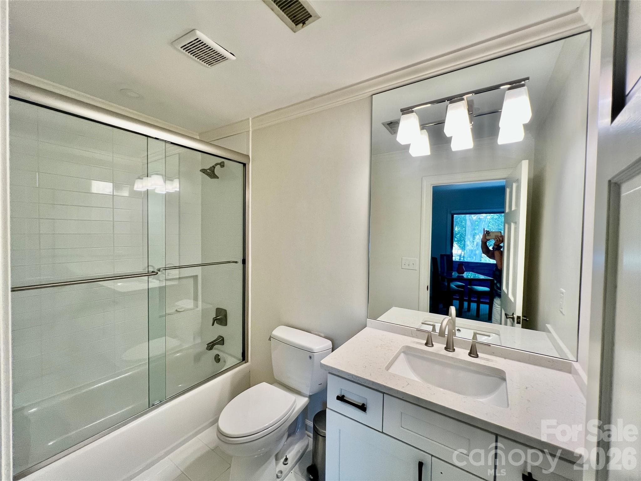 En-suite secondary bath - 4585 Ina Lane, Sherrills Ford