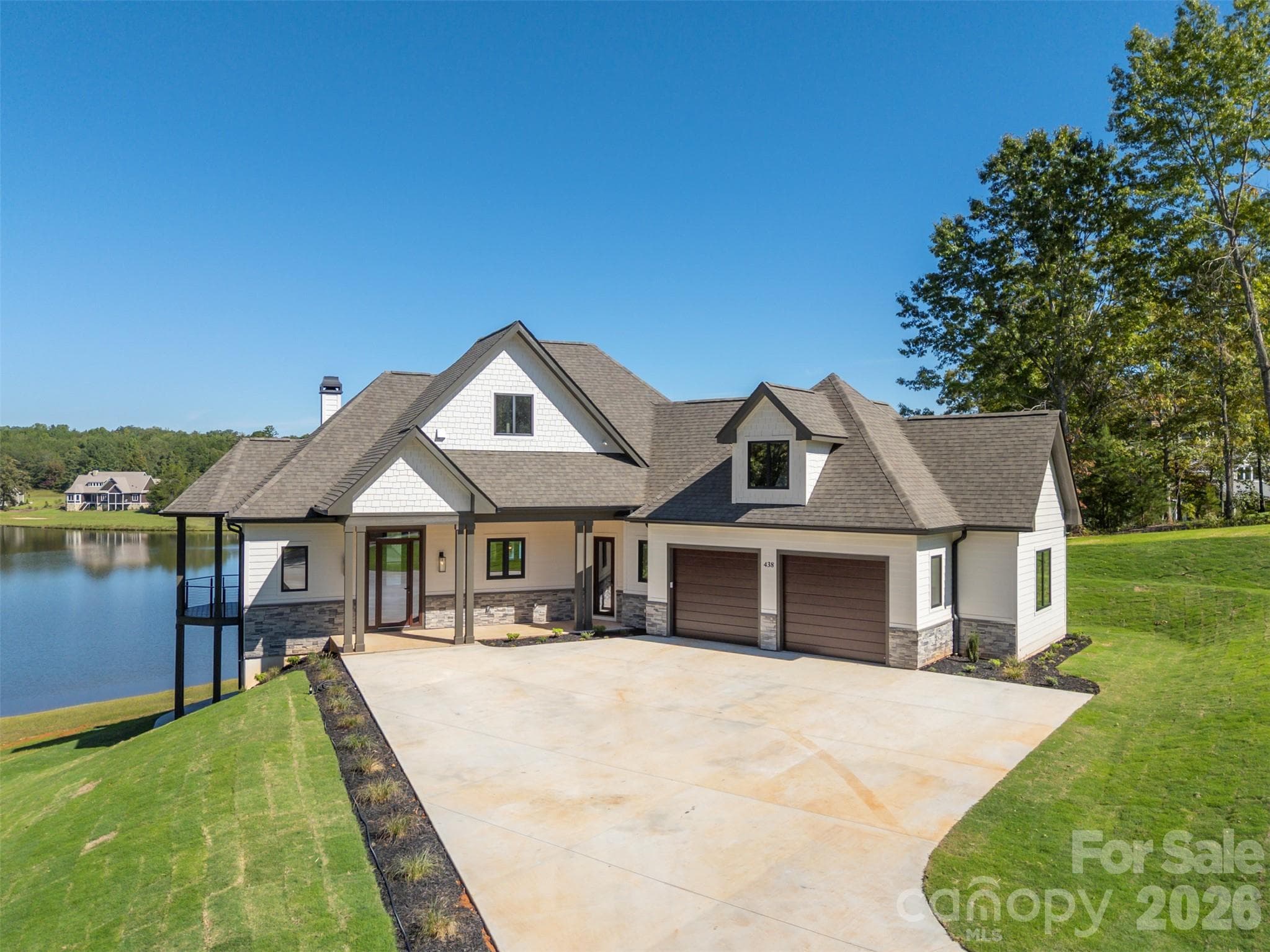 Single Family Residence at 438 Mapleton Lane, Columbus, photo 4 of 47