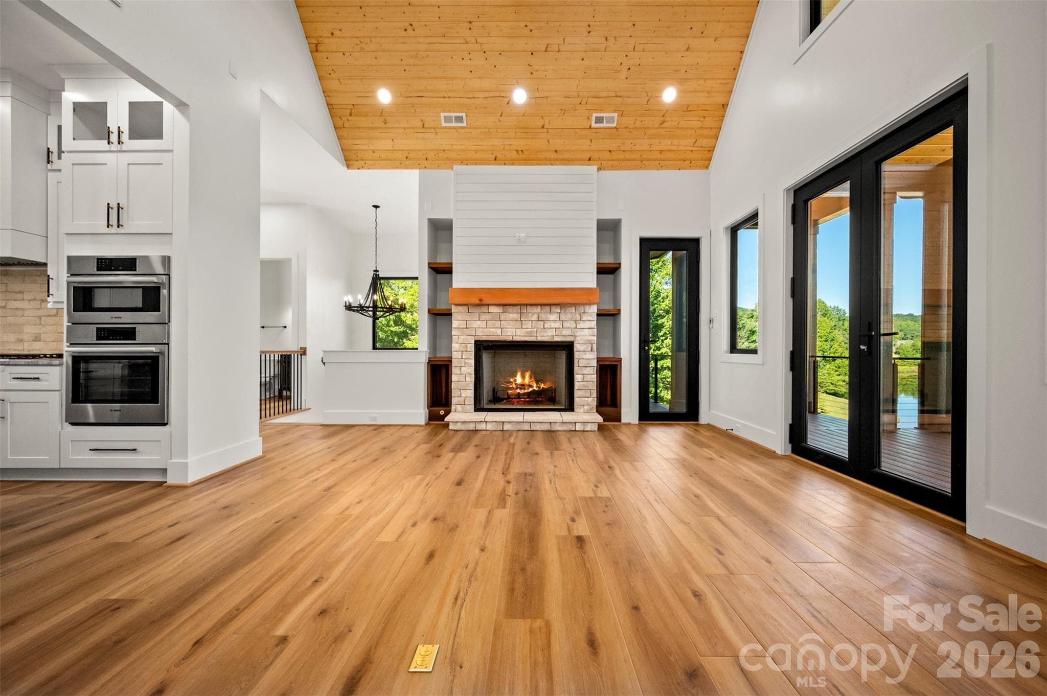 Single Family Residence at 438 Mapleton Lane, Columbus, photo 10 of 47