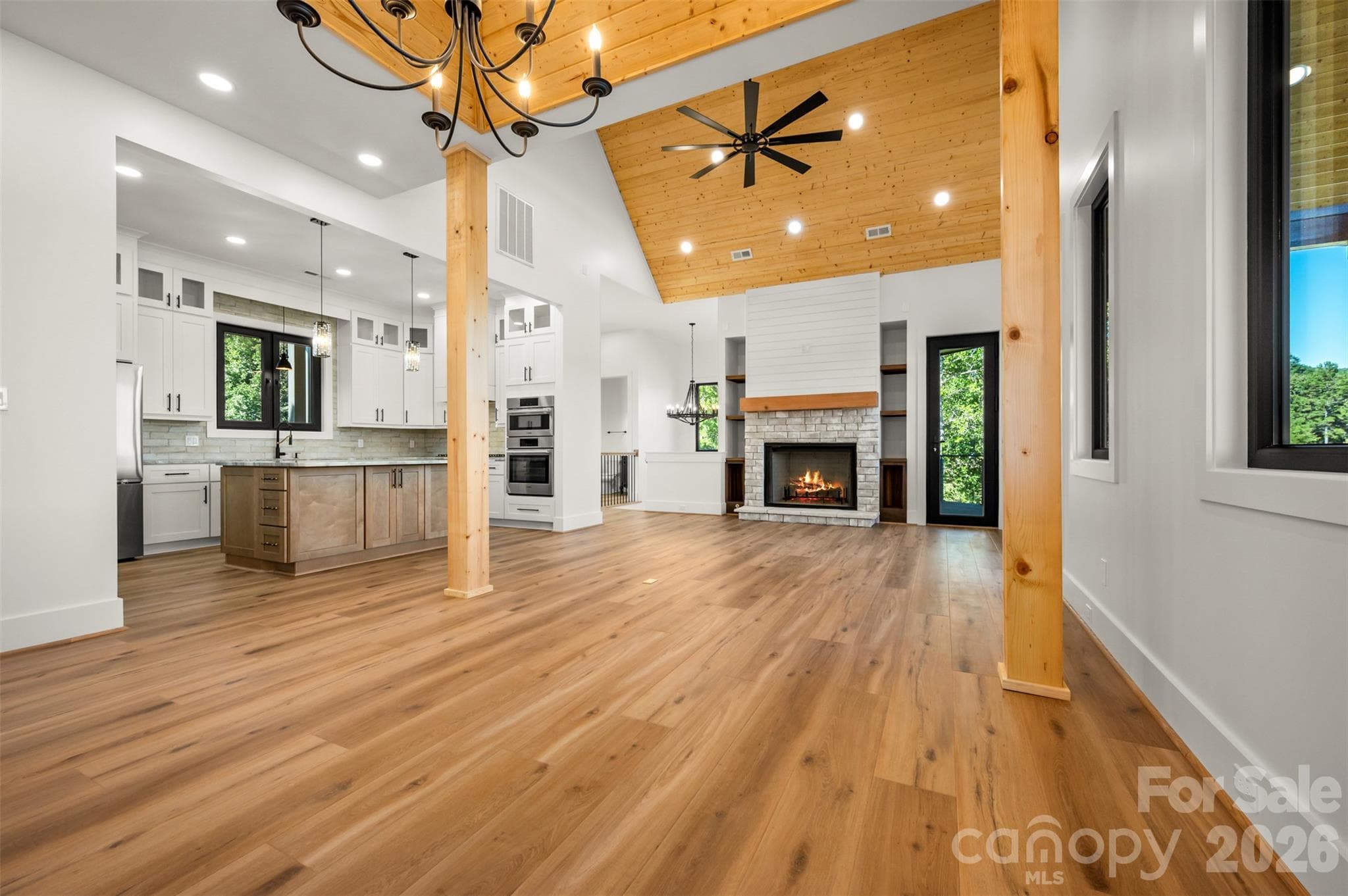 Single Family Residence at 438 Mapleton Lane, Columbus, photo 11 of 47