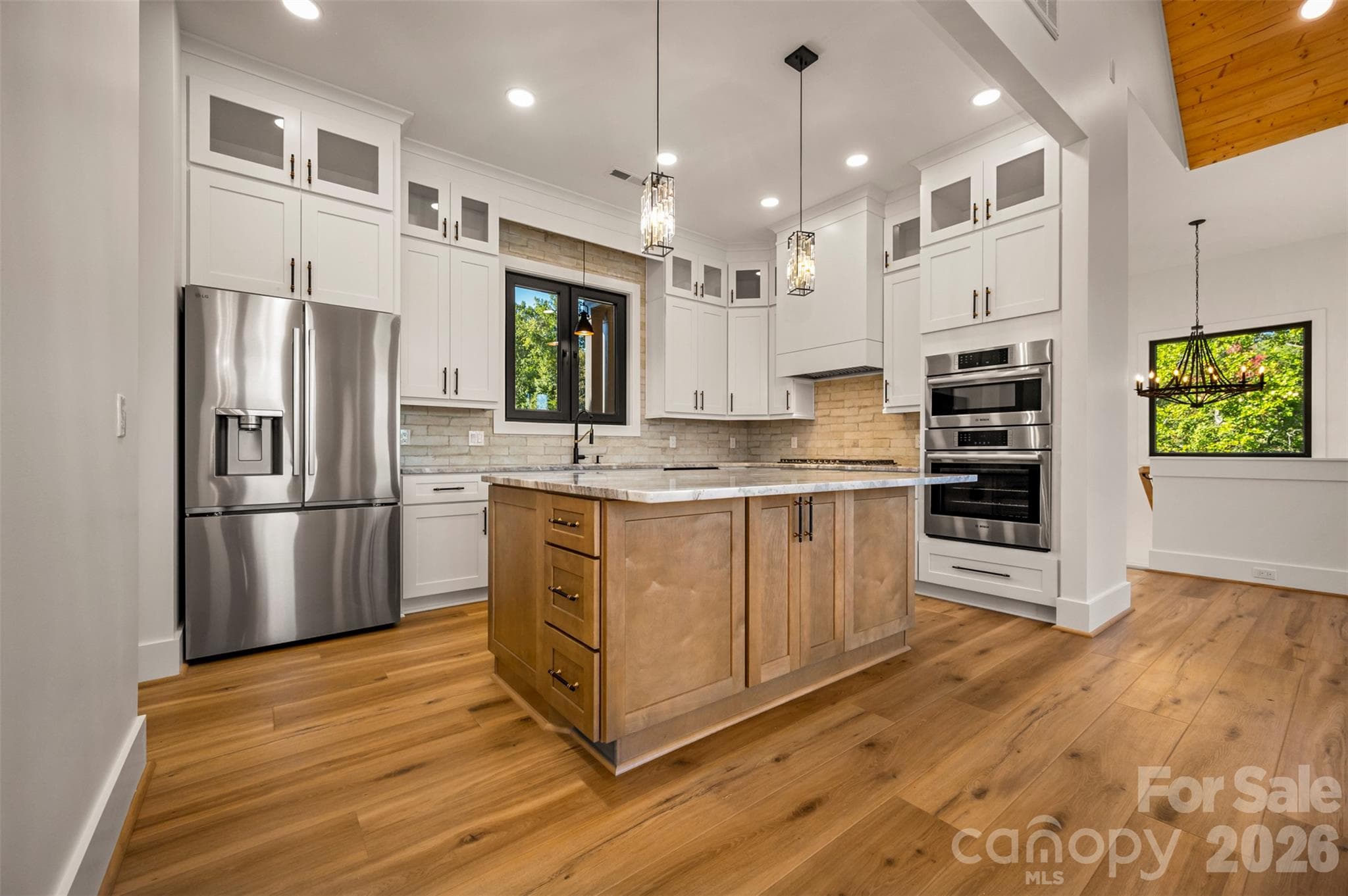 Single Family Residence at 438 Mapleton Lane, Columbus, photo 12 of 47