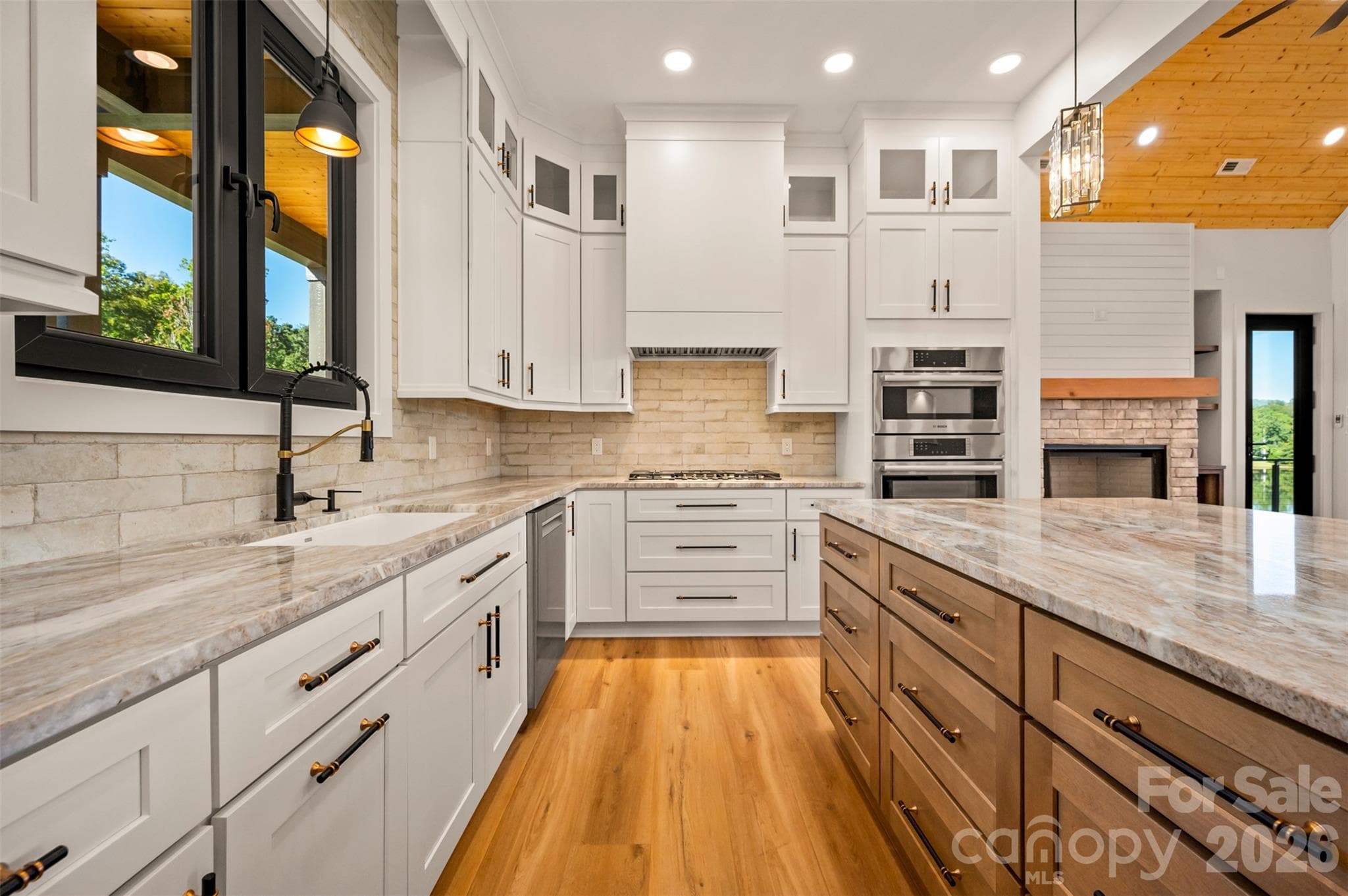 Single Family Residence at 438 Mapleton Lane, Columbus, photo 13 of 47
