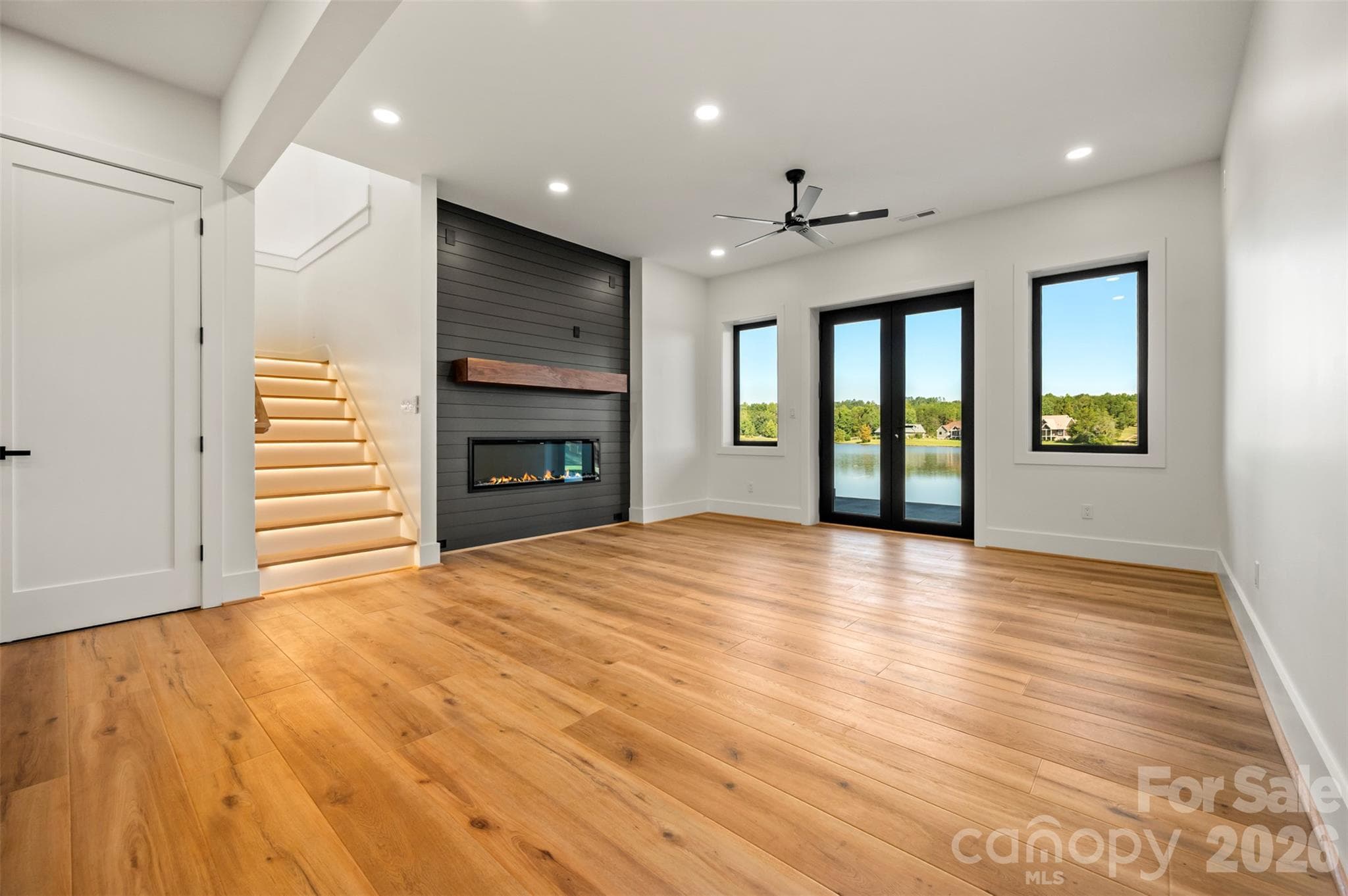 Single Family Residence at 438 Mapleton Lane, Columbus, photo 35 of 47