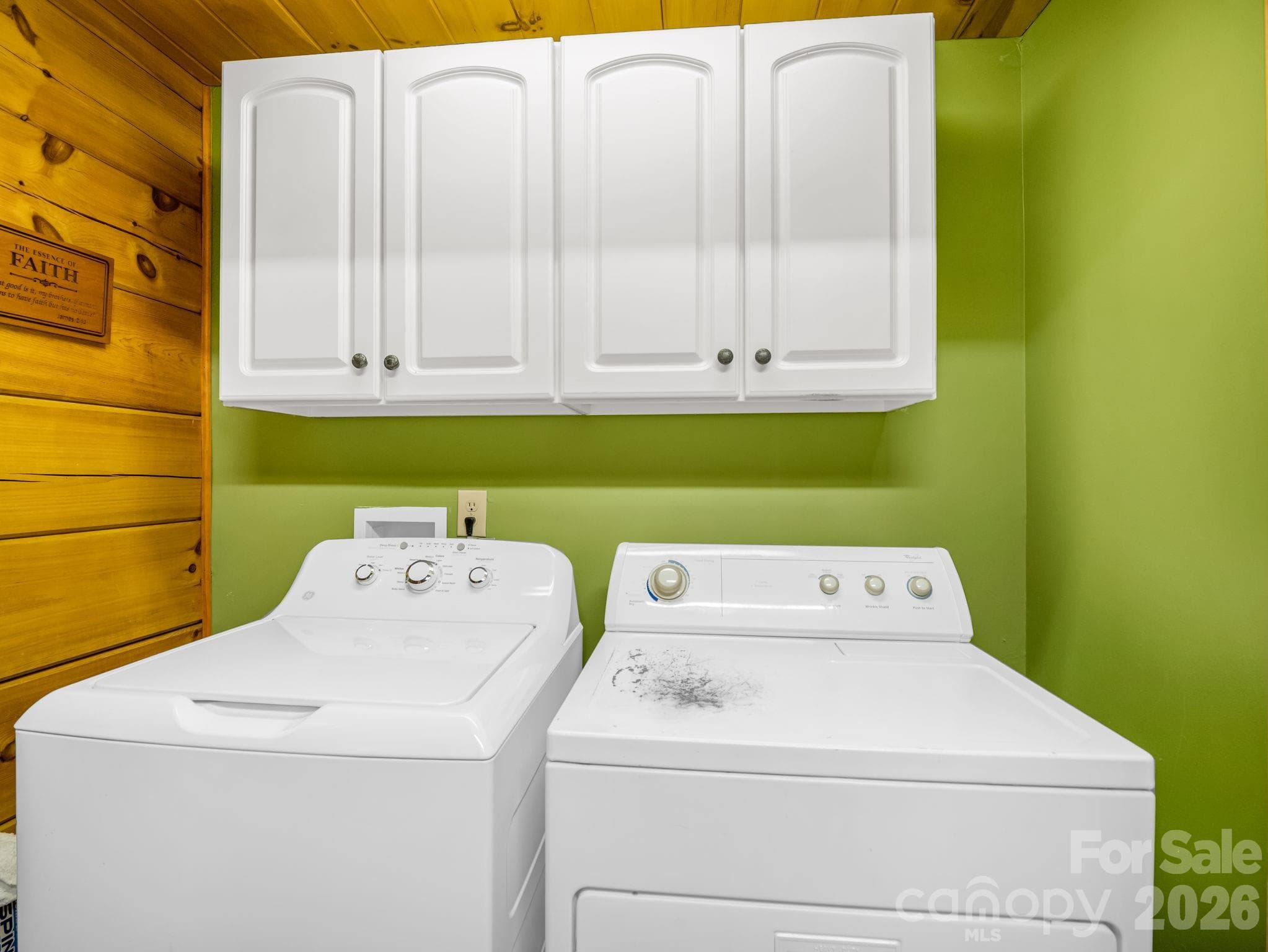 Laundry off primary bath - 5409 Mineral Springs Mountain Avenue, Valdese
