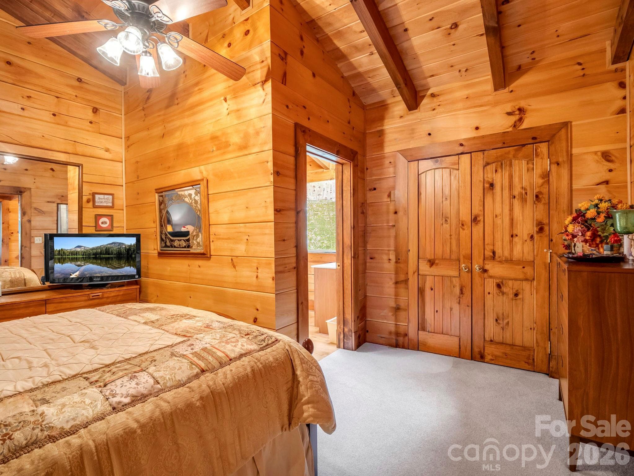 Spacious guest room on upper level with carpet and private bath - 5409 Mineral Springs Mountain Avenue, Valdese