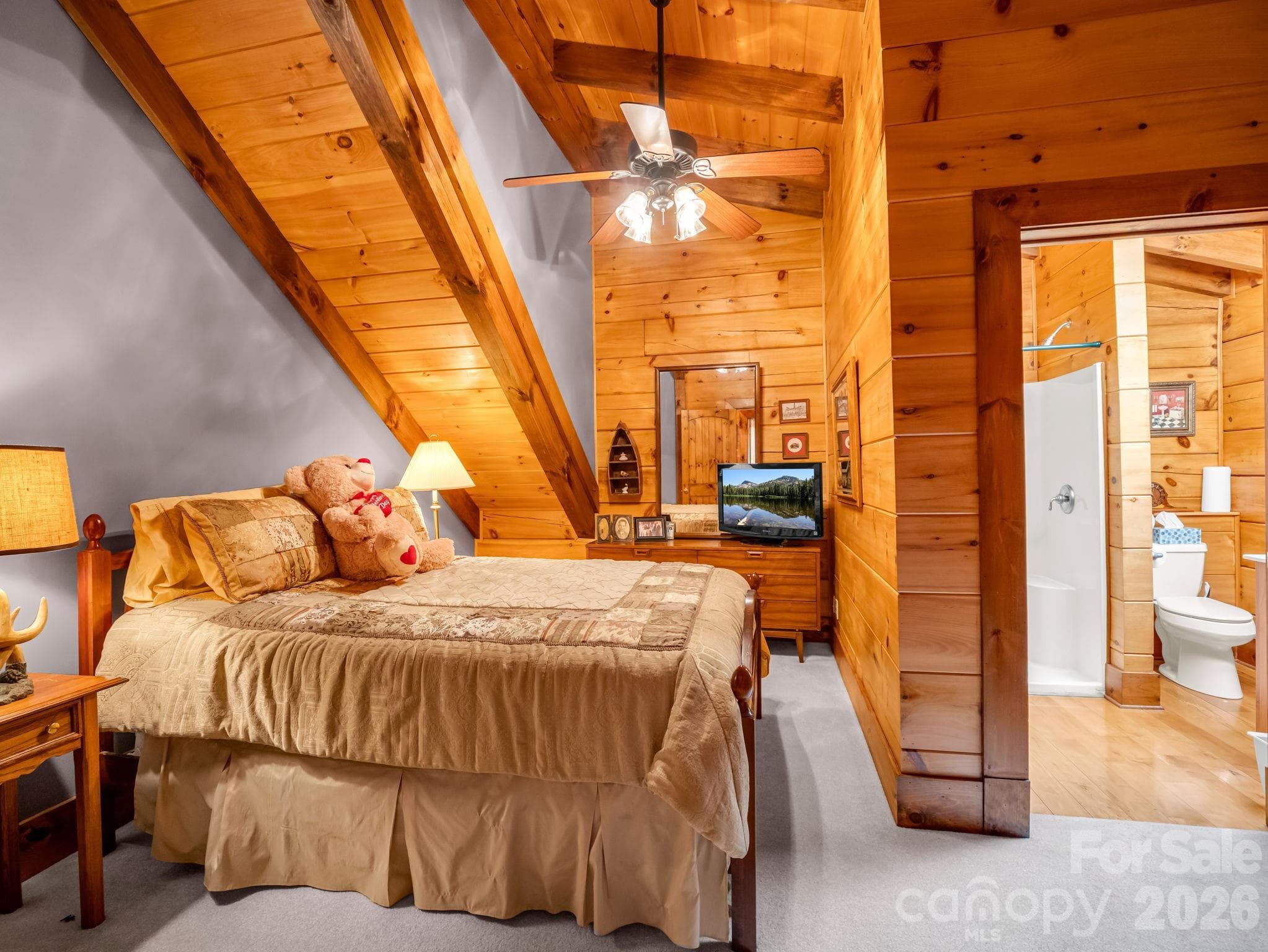 2nd upper guest room with private bath - 5409 Mineral Springs Mountain Avenue, Valdese