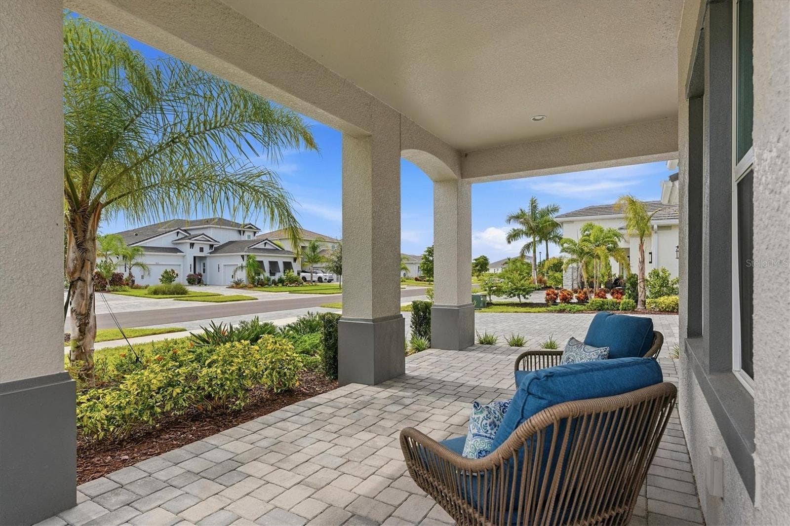 Front Porch - 11564 GLEAMING TER, VENICE