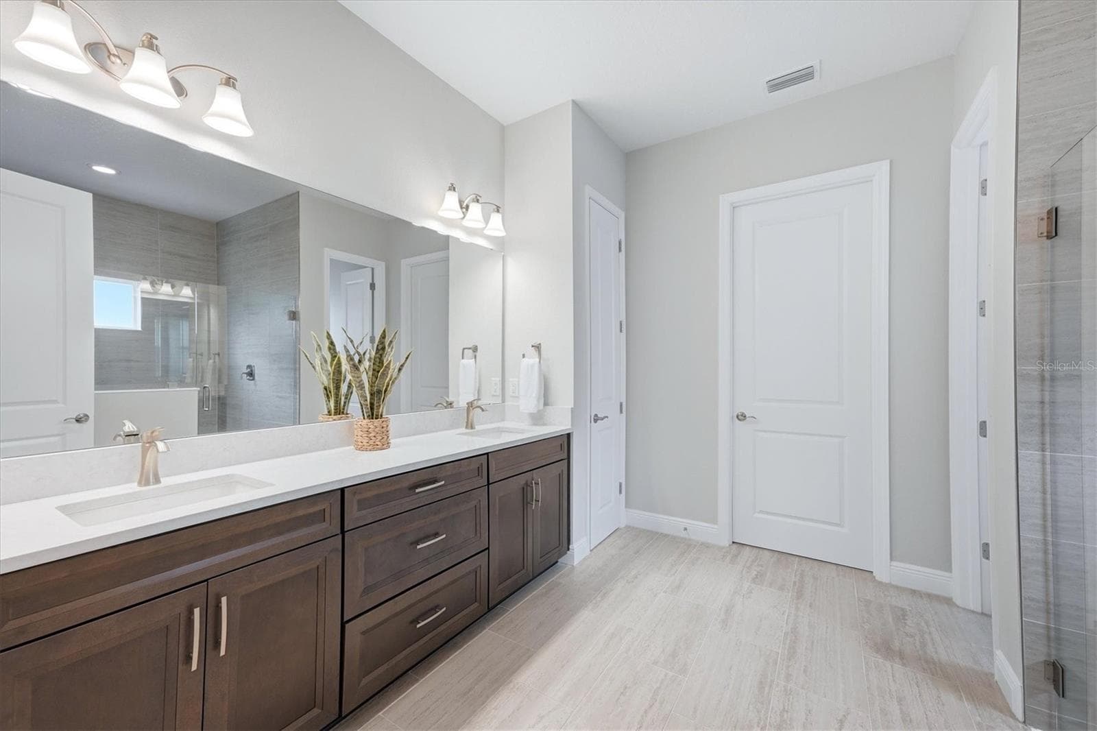 Owner's Suite Bath - 11564 GLEAMING TER, VENICE