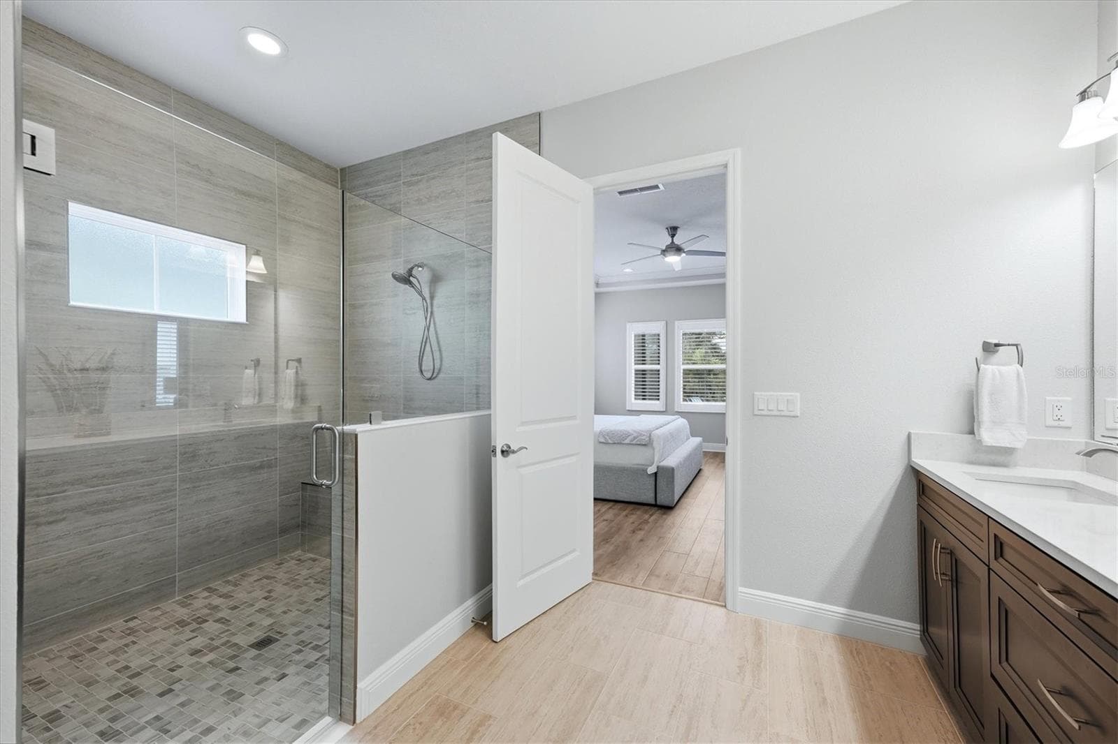 Owner's Suite Bath - 11564 GLEAMING TER, VENICE