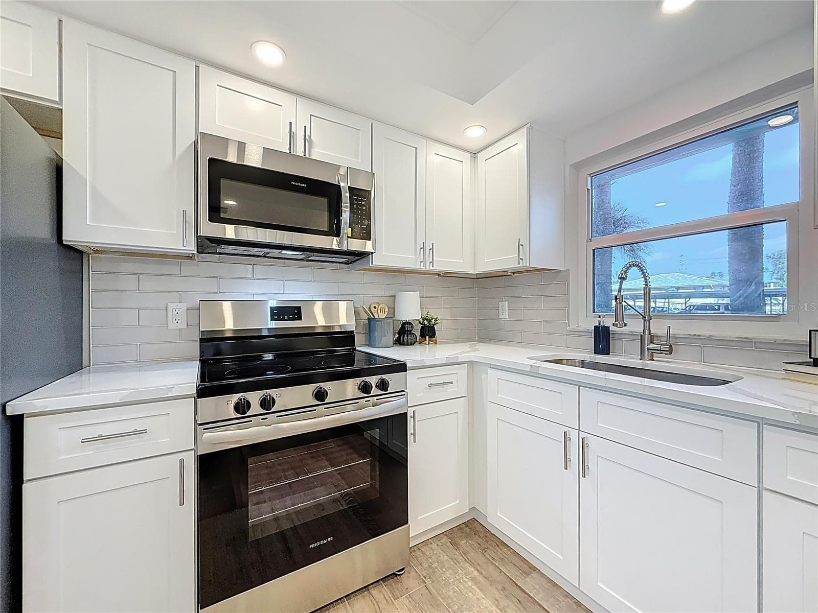 Condominium at 4550 COVE CIR #106, ST PETERSBURG, photo 5 of 34