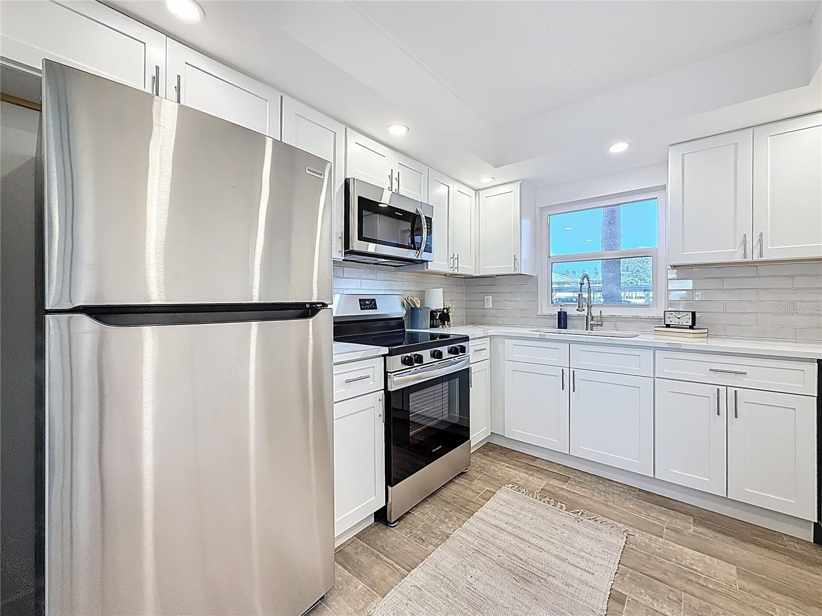 Condominium at 4550 COVE CIR #106, ST PETERSBURG, photo 9 of 34
