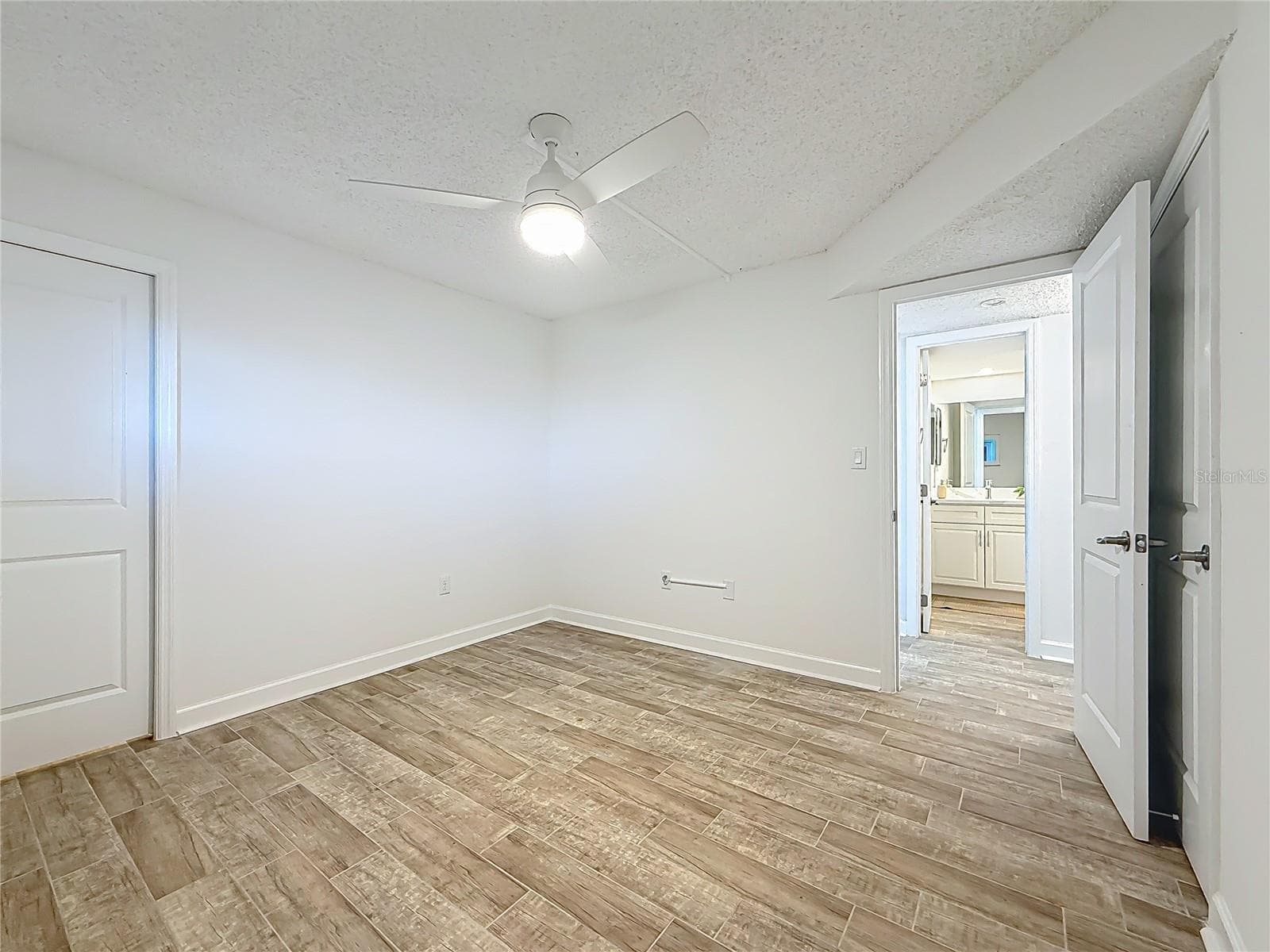 Condominium at 4550 COVE CIR #106, ST PETERSBURG, photo 16 of 34
