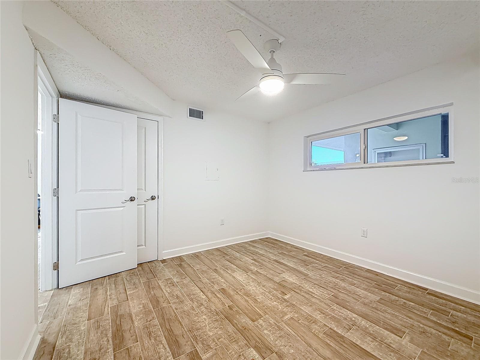 Condominium at 4550 COVE CIR #106, ST PETERSBURG, photo 17 of 34