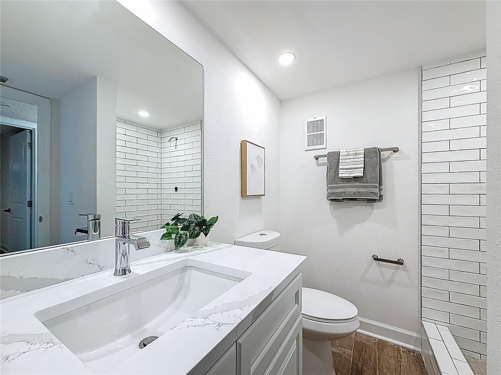 Condominium at 4550 COVE CIR #106, ST PETERSBURG, photo 19 of 34
