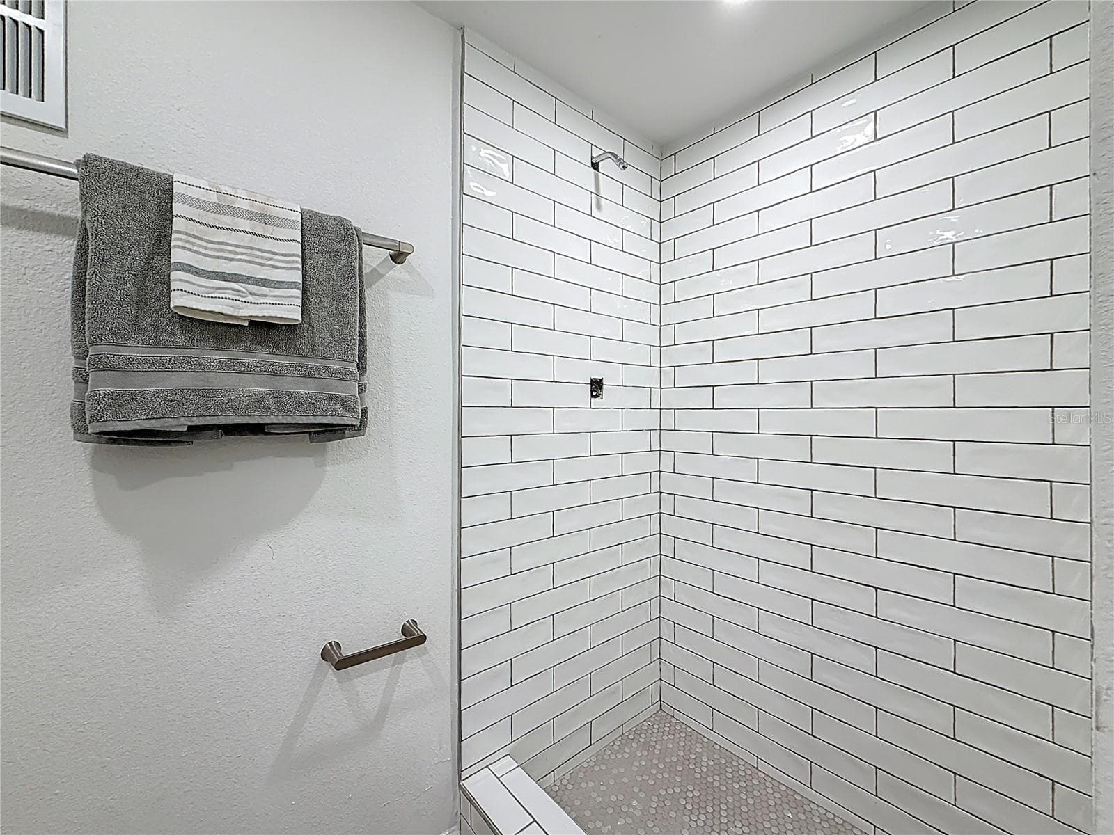 Condominium at 4550 COVE CIR #106, ST PETERSBURG, photo 20 of 34