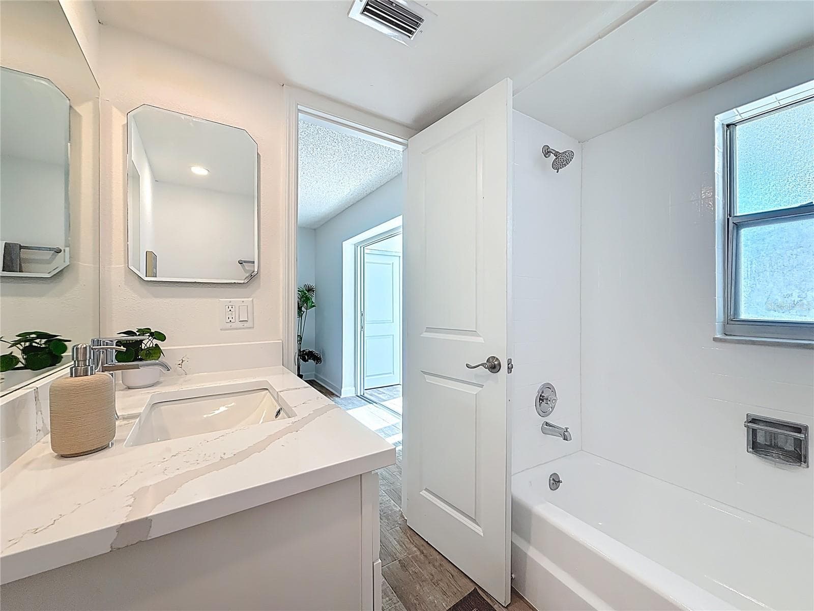 Condominium at 4550 COVE CIR #106, ST PETERSBURG, photo 26 of 34