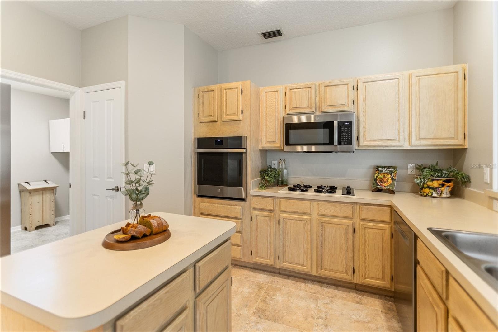 Single Family Residence at 28402 OPENFIELD LOOP, WESLEY CHAPEL, photo 20 of 55