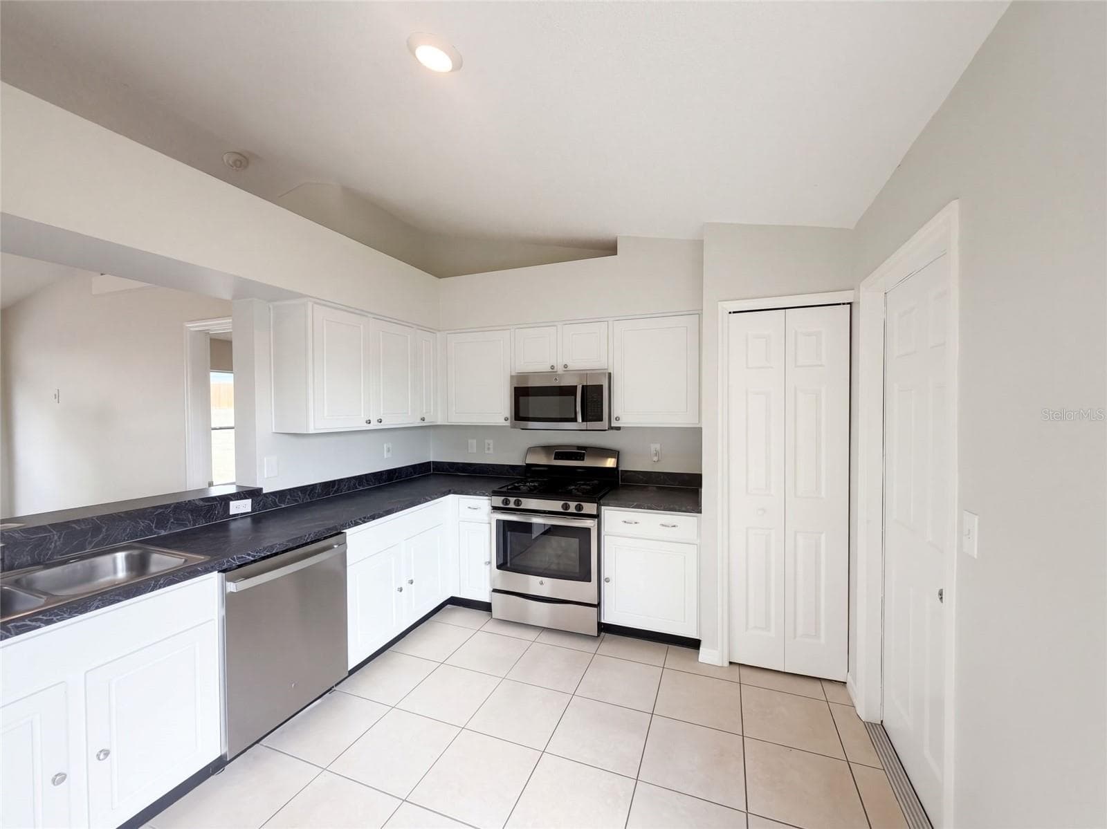 Single Family Residence at 13319 CASPIAN LN, CLERMONT, photo 2 of 19