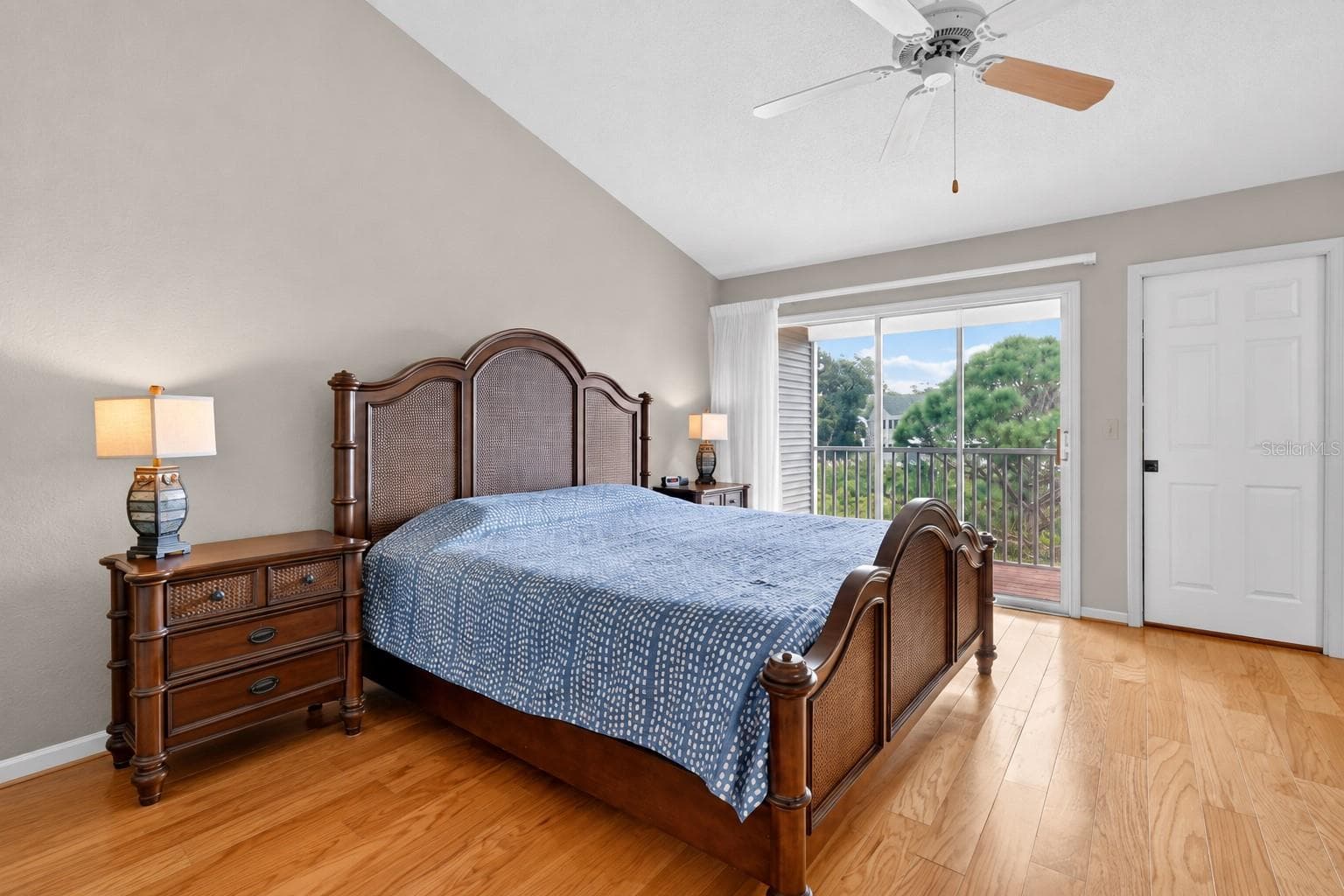Primary bedroom with vaulted ceilings and nature views - 14879 SEMINOLE TRL, SEMINOLE