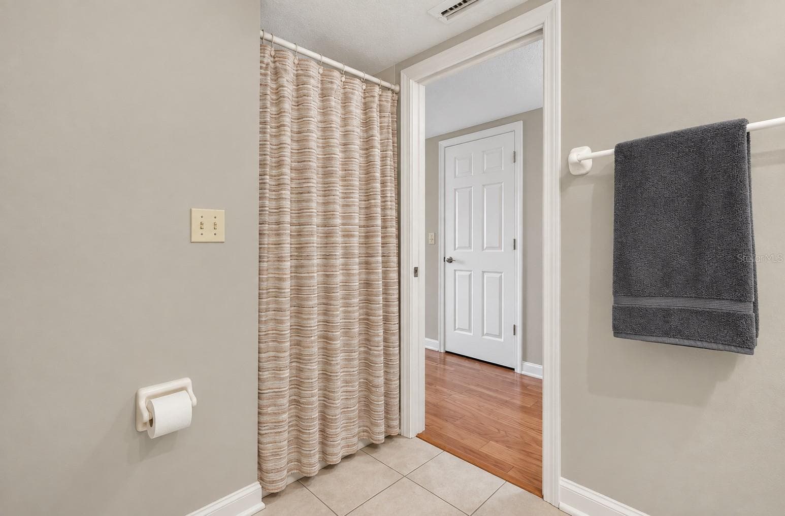 Oversized primary shower - 14879 SEMINOLE TRL, SEMINOLE