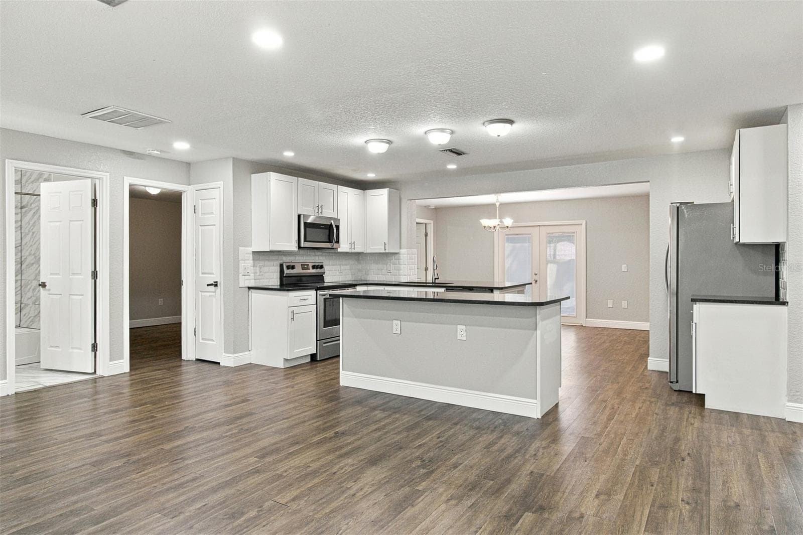 Single Family Residence at 348 HARTWOOD AVE, SPRING HILL, photo 7 of 21