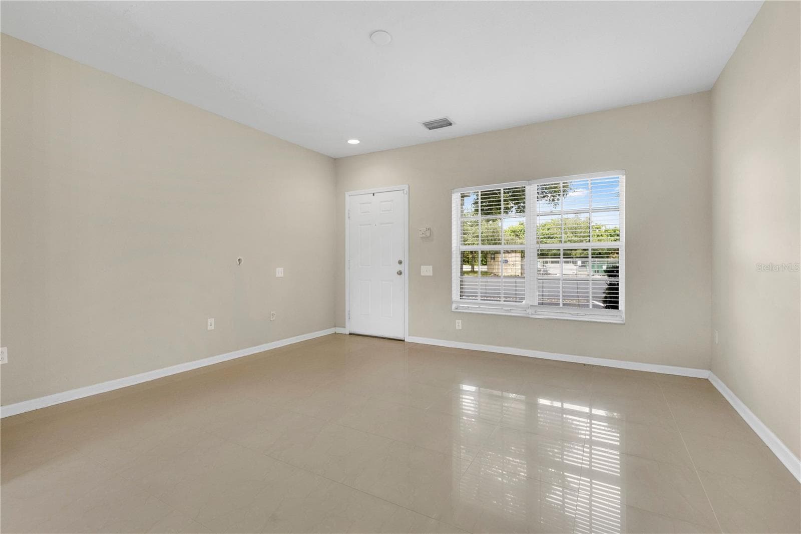 Townhouse at 10173 BESSEMER POND CT, RIVERVIEW, photo 3 of 27