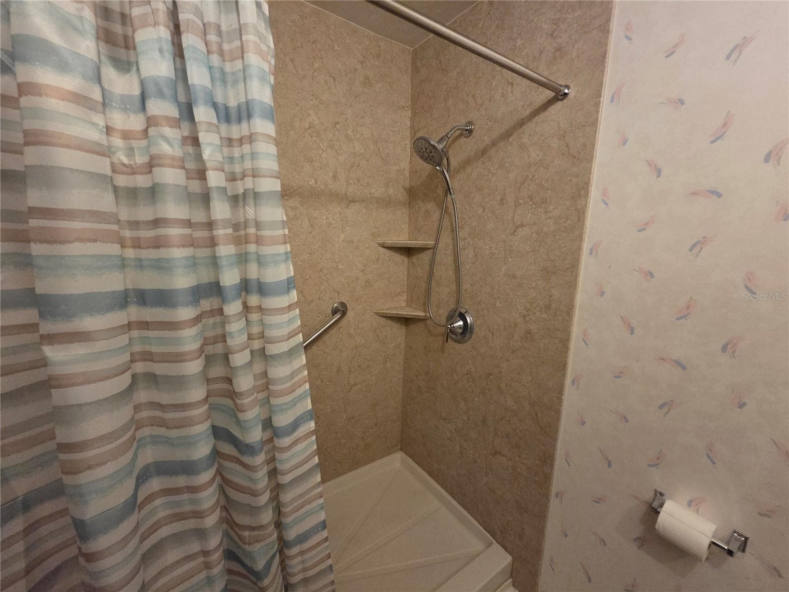 primary shower - 2831 NE 35TH ST, OCALA