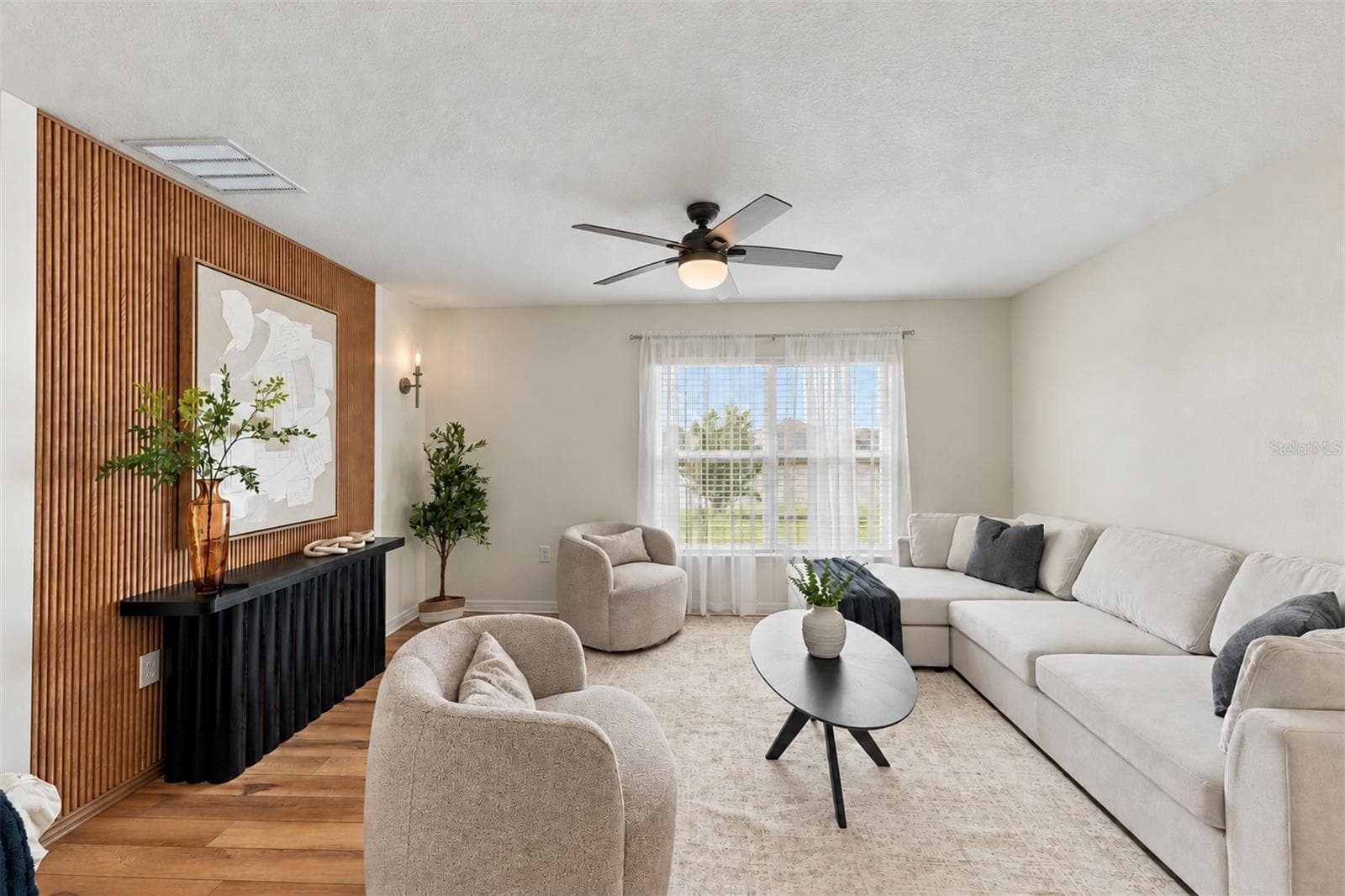 Living Room Accent Wall - 1011 Tidal Rock Ave - 1011 TIDAL ROCK AVE, RUSKIN